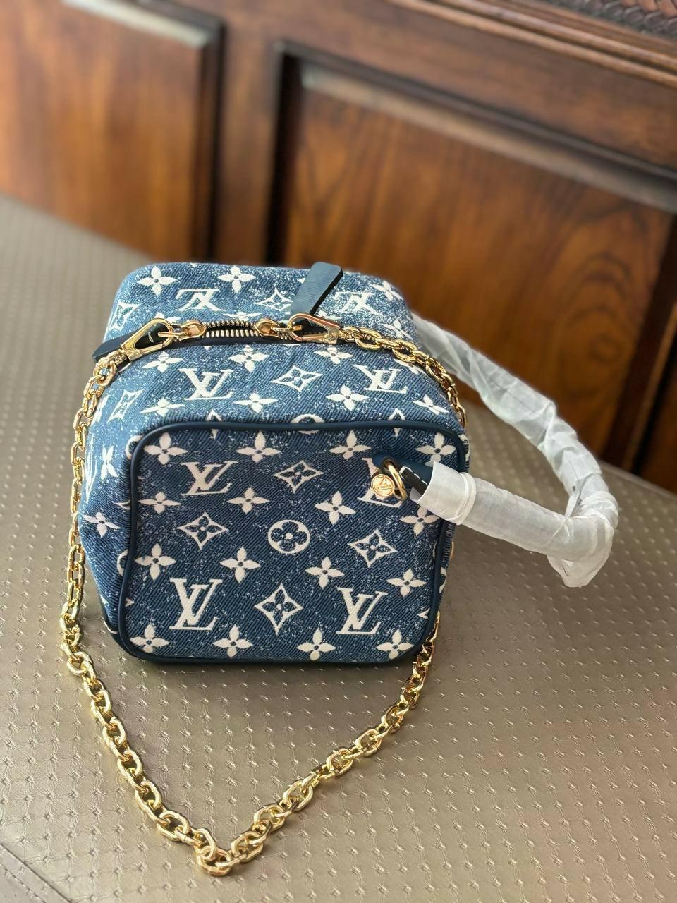 Bandoulière Square Bag - Endless - UAE Rental and Resale for Women's Fashion