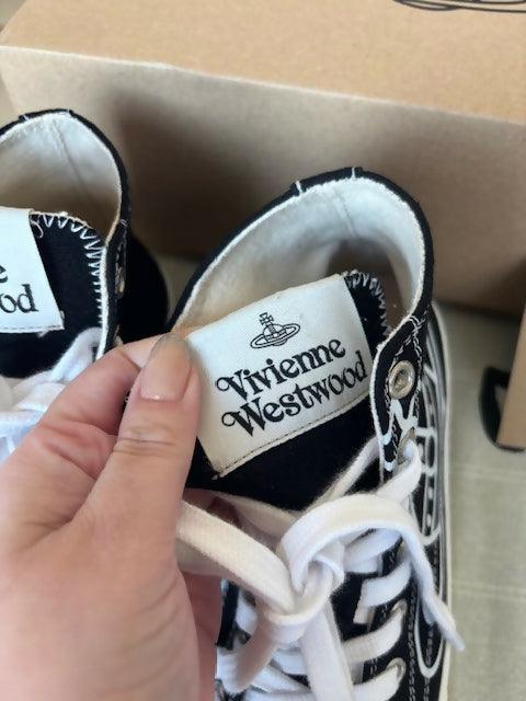Black And White Canvas Sneakers - Endless - UAE Rental and Resale for Women's Fashion