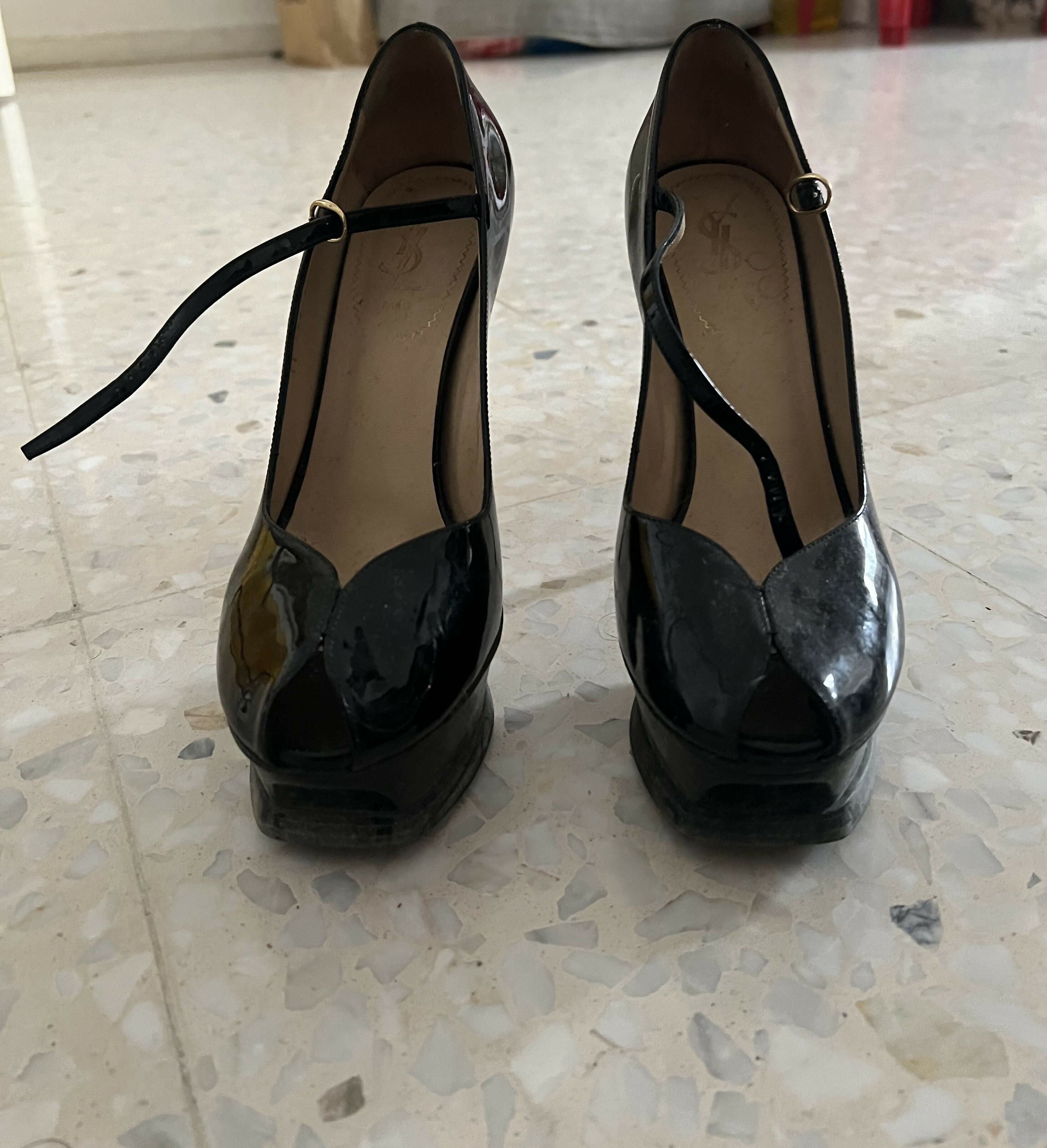 Black Patent Leather Tribute Mary Jane Pumps - Endless - UAE Rental and Resale for Women's Fashion