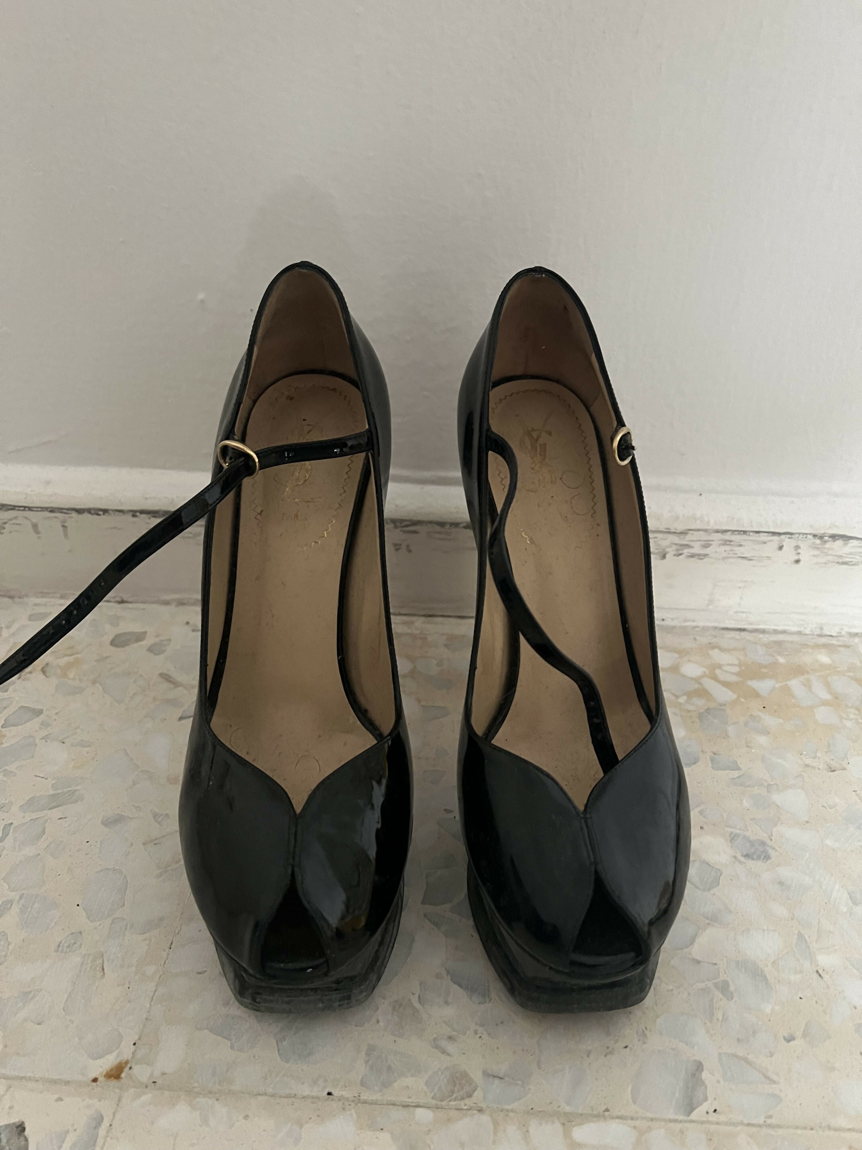 Black Patent Leather Tribute Mary Jane Pumps - Endless - UAE Rental and Resale for Women's Fashion