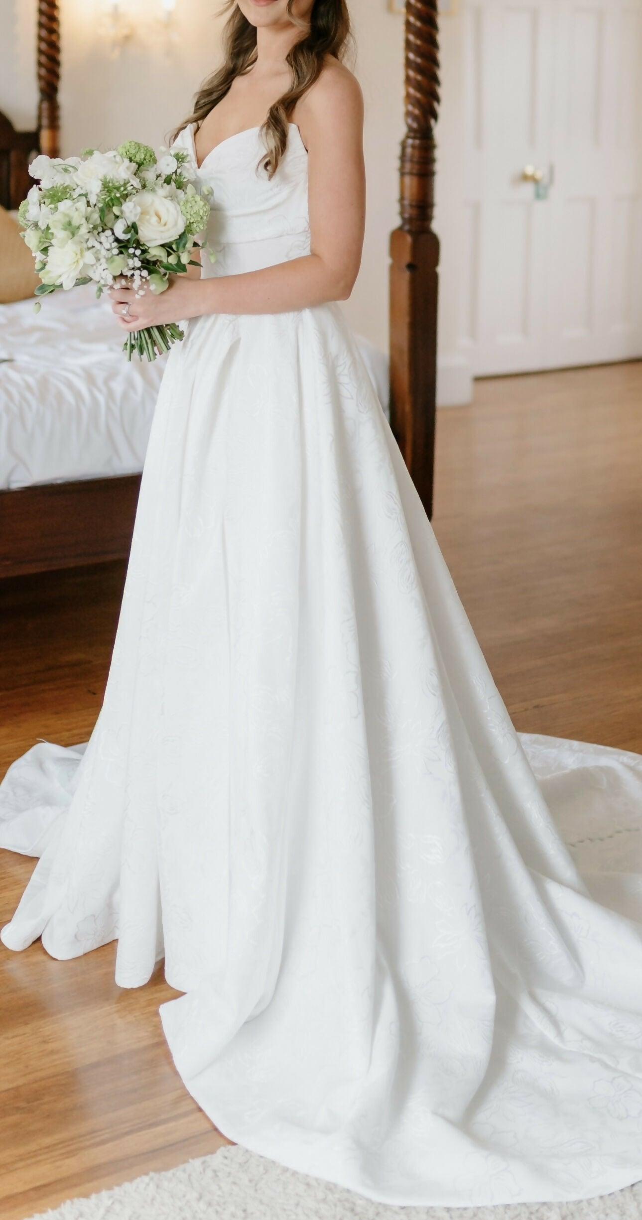 Dotty Minnie Bridal - Endless - UAE Rental and Resale for Women's Fashion
