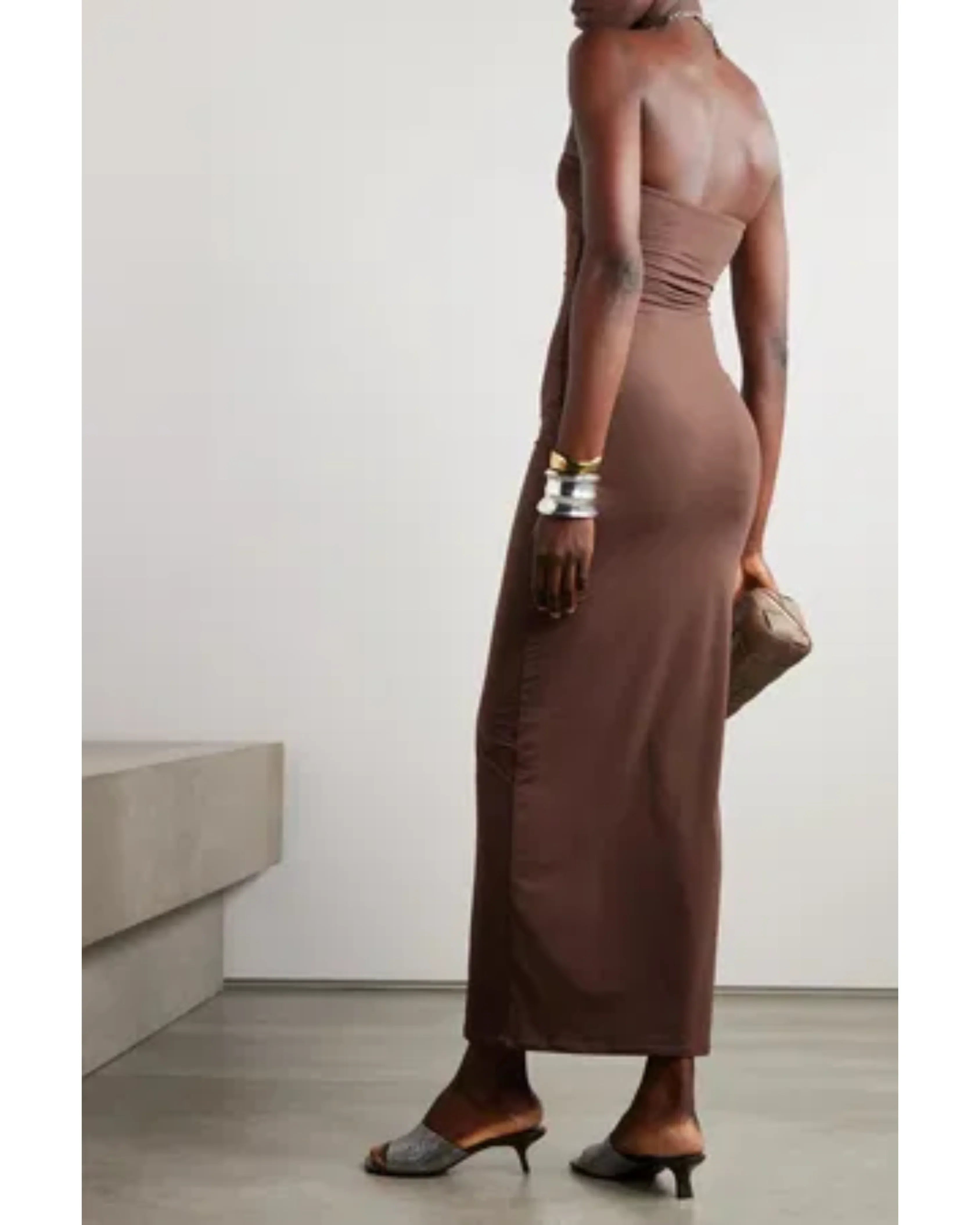 Fits Everybody Tube Dress - Endless - UAE Rental and Resale for Women's Fashion