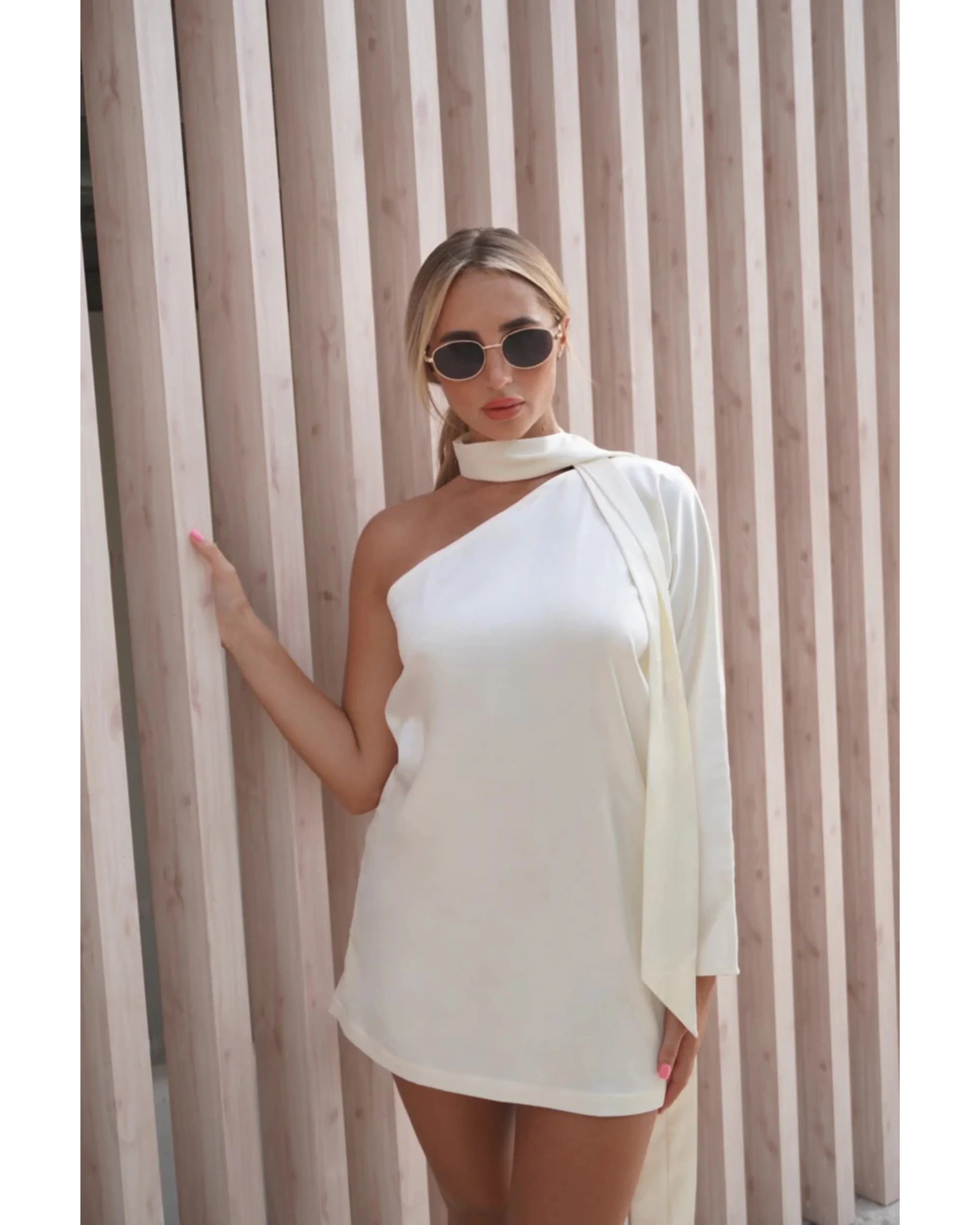 Florence Mini Dress - Endless - UAE Rental and Resale for Women's Fashion