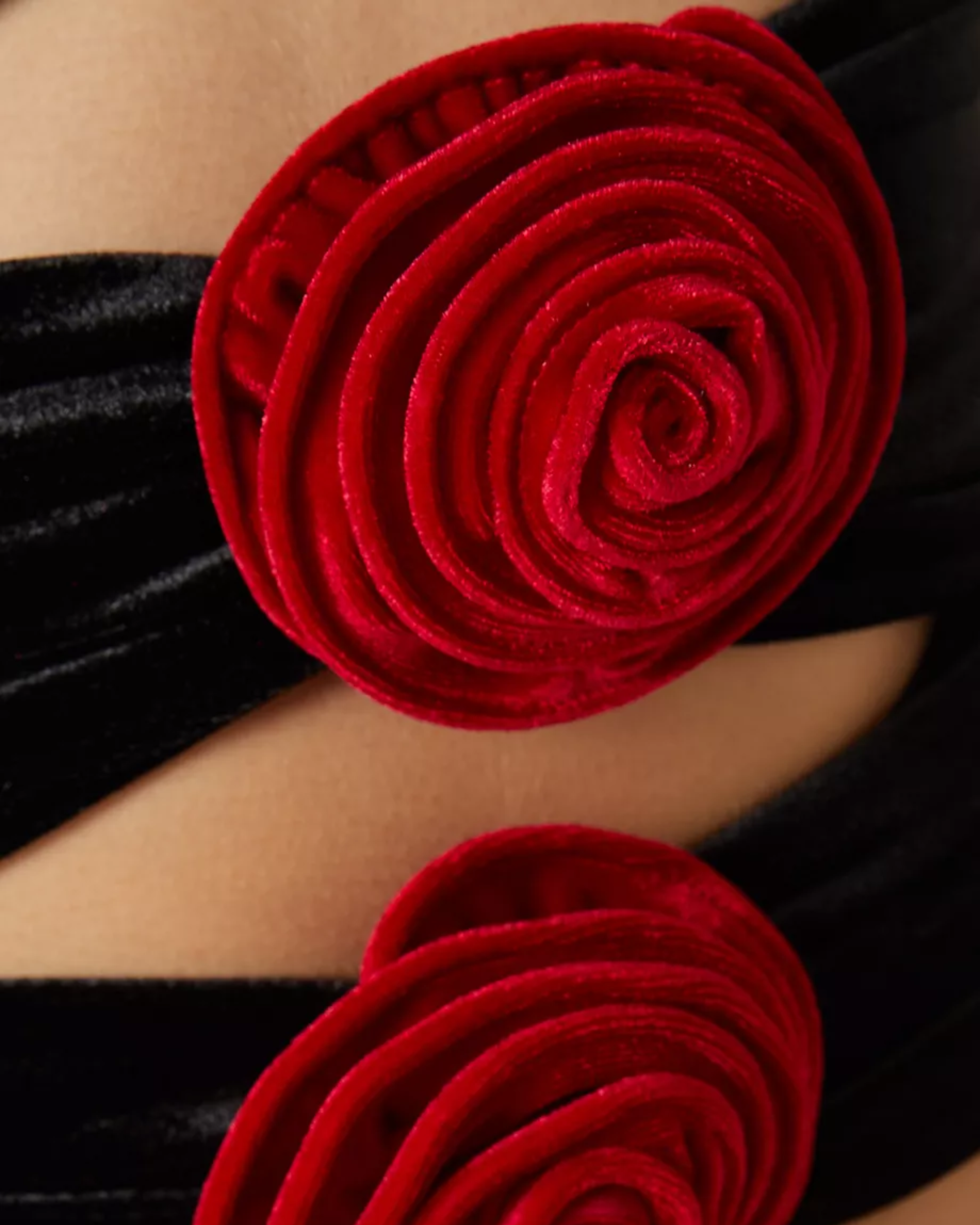 Gatsby Top in Stretch Velvet - Endless - UAE Rental and Resale for Women's Fashion
