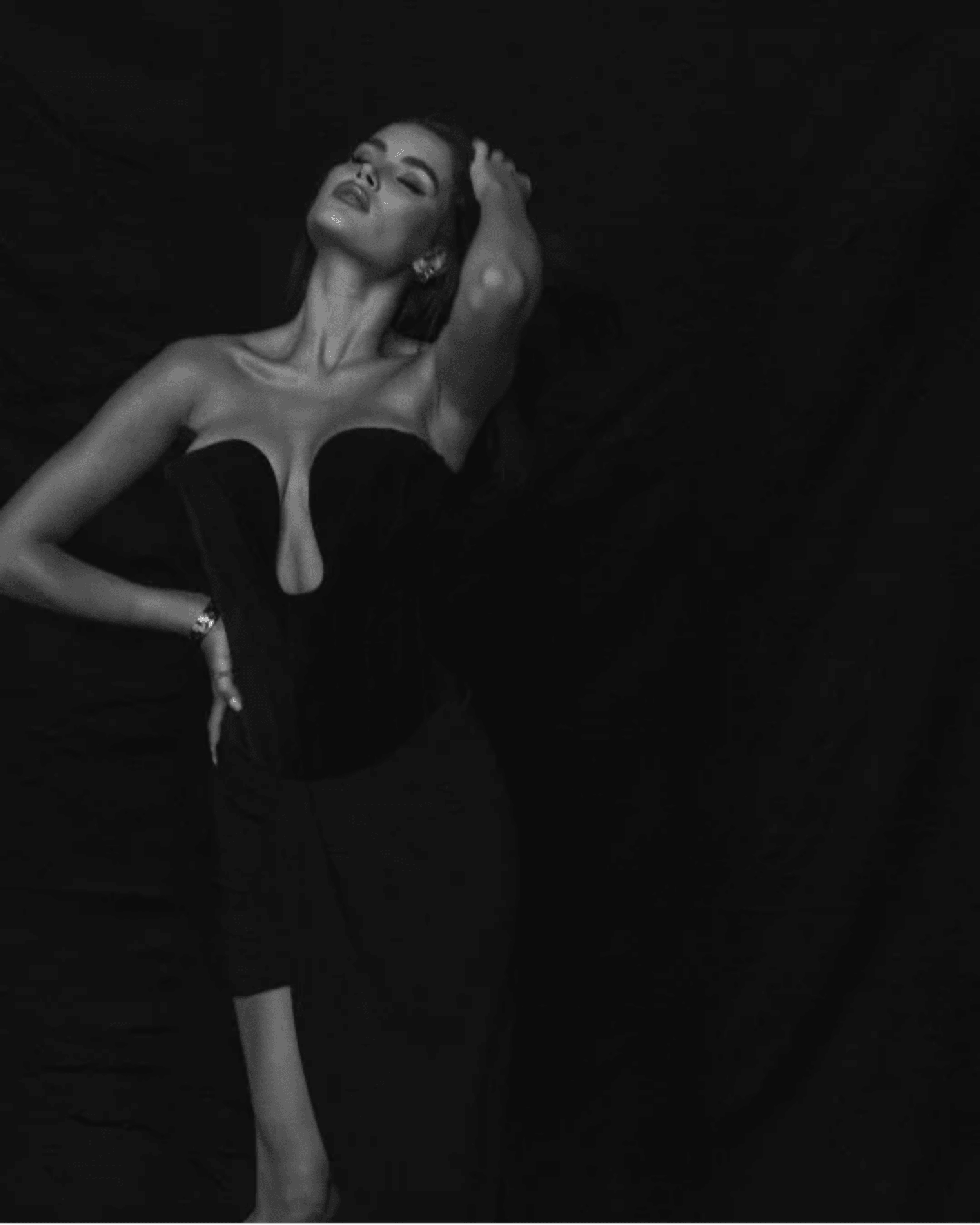 Heart Corset - Endless - UAE Rental and Resale for Women's Fashion