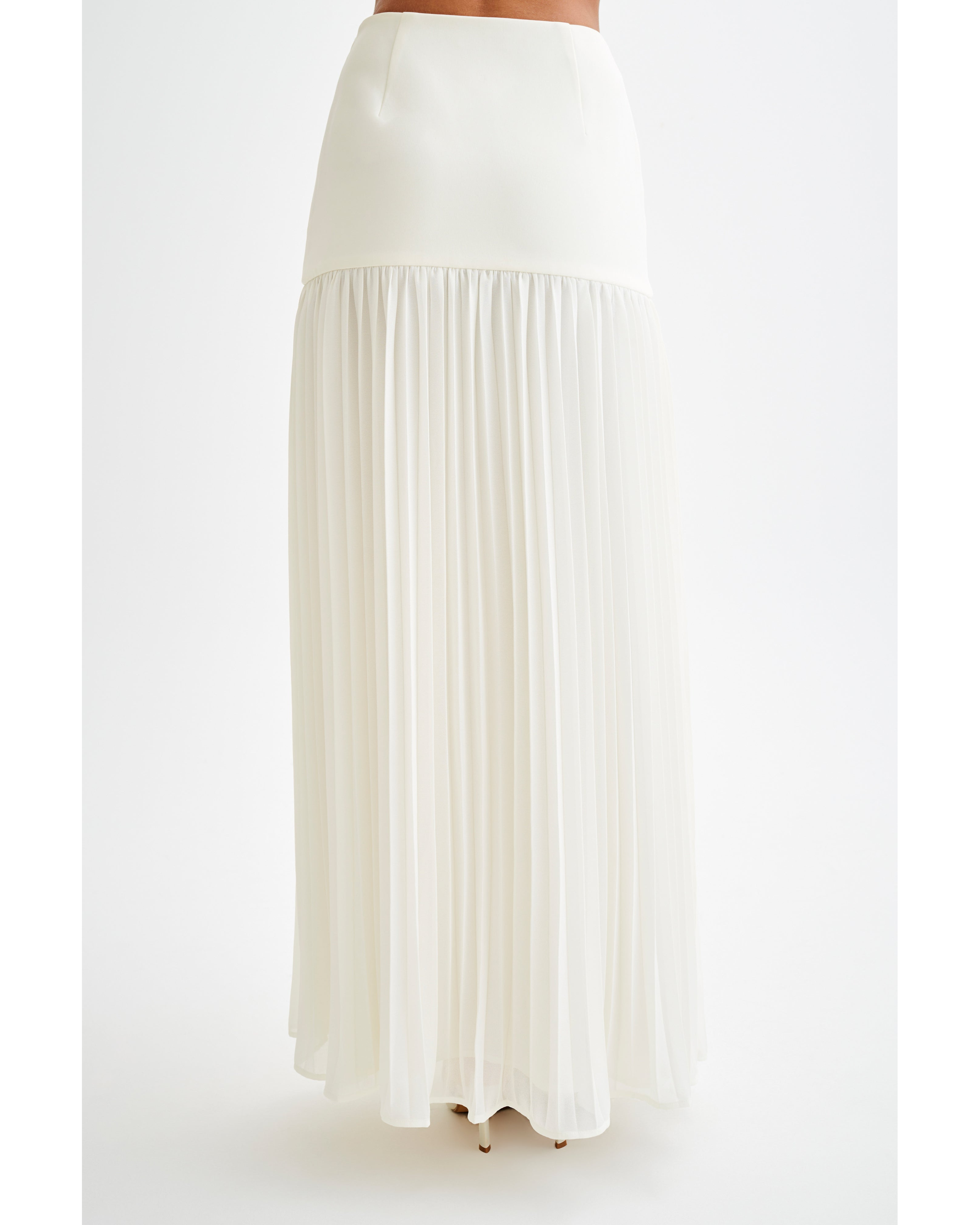 Jillian Pleated Maxi Skirt - Endless - UAE Rental and Resale for Women's Fashion