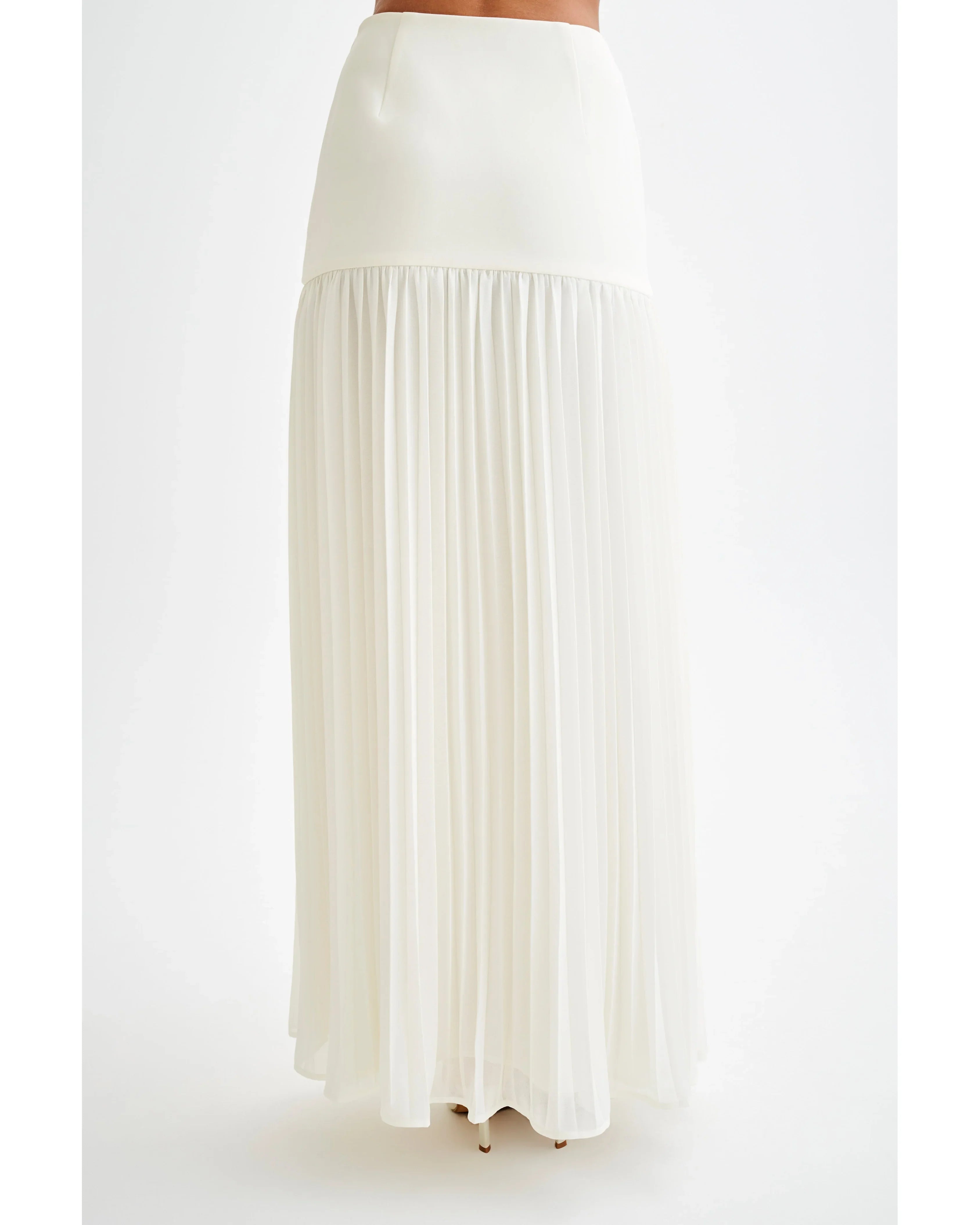 Jillian Pleated Maxi Skirt - Endless - UAE Rental and Resale for Women's Fashion