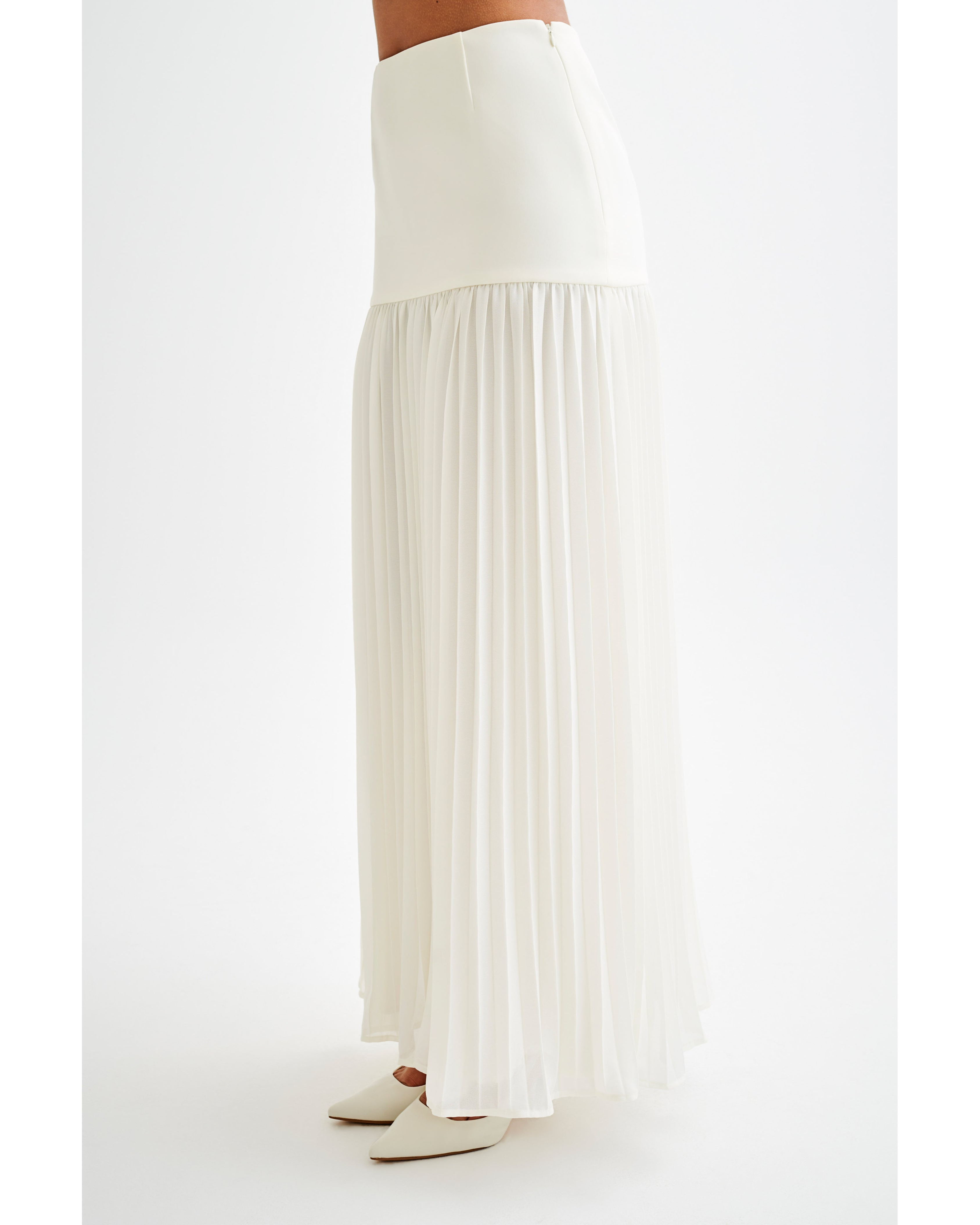 Jillian Pleated Maxi Skirt - Endless - UAE Rental and Resale for Women's Fashion