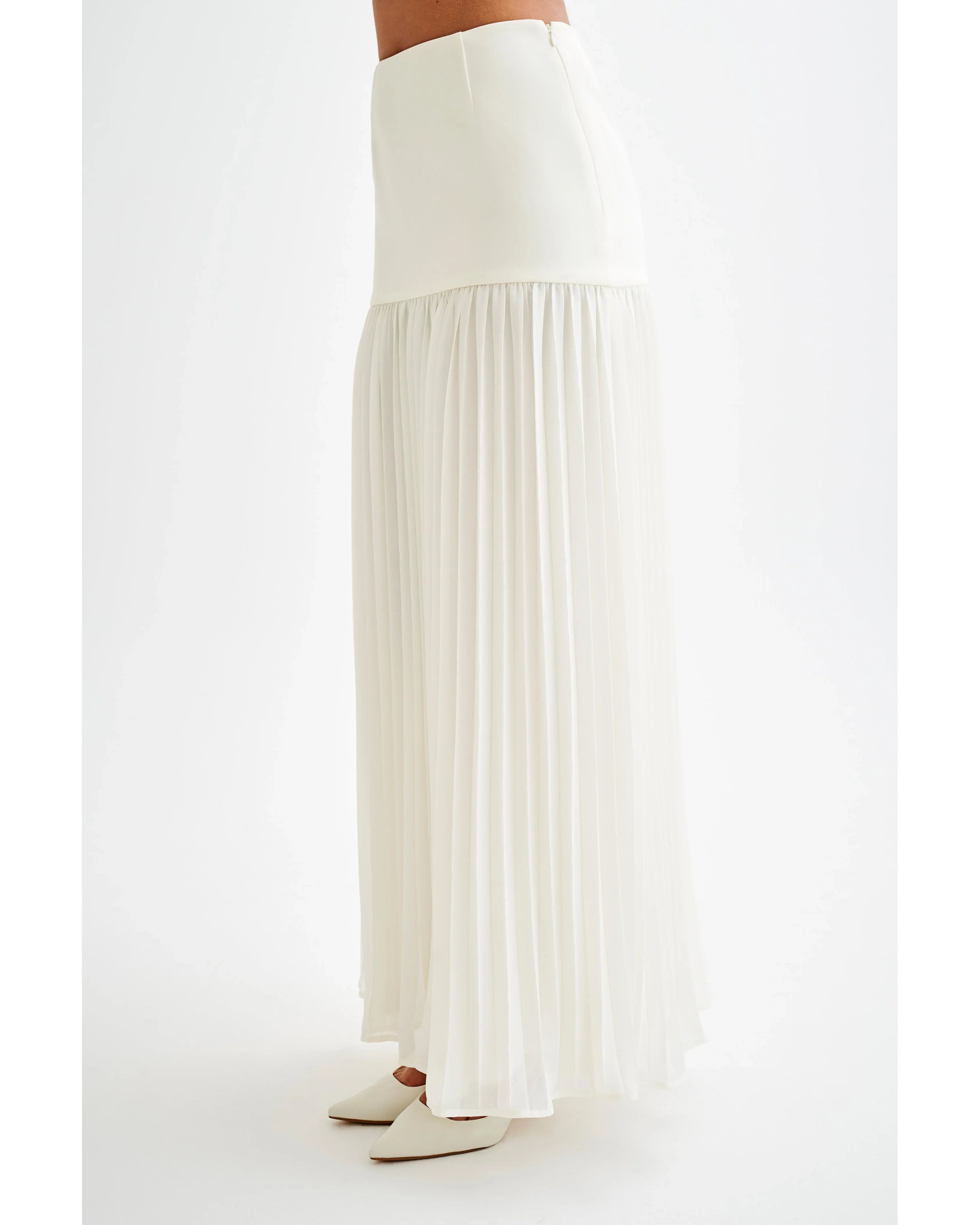 Jillian Pleated Maxi Skirt - Endless - UAE Rental and Resale for Women's Fashion