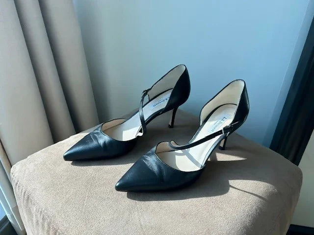Leather D'Orsay Pumps - Endless - UAE Rental and Resale for Women's Fashion
