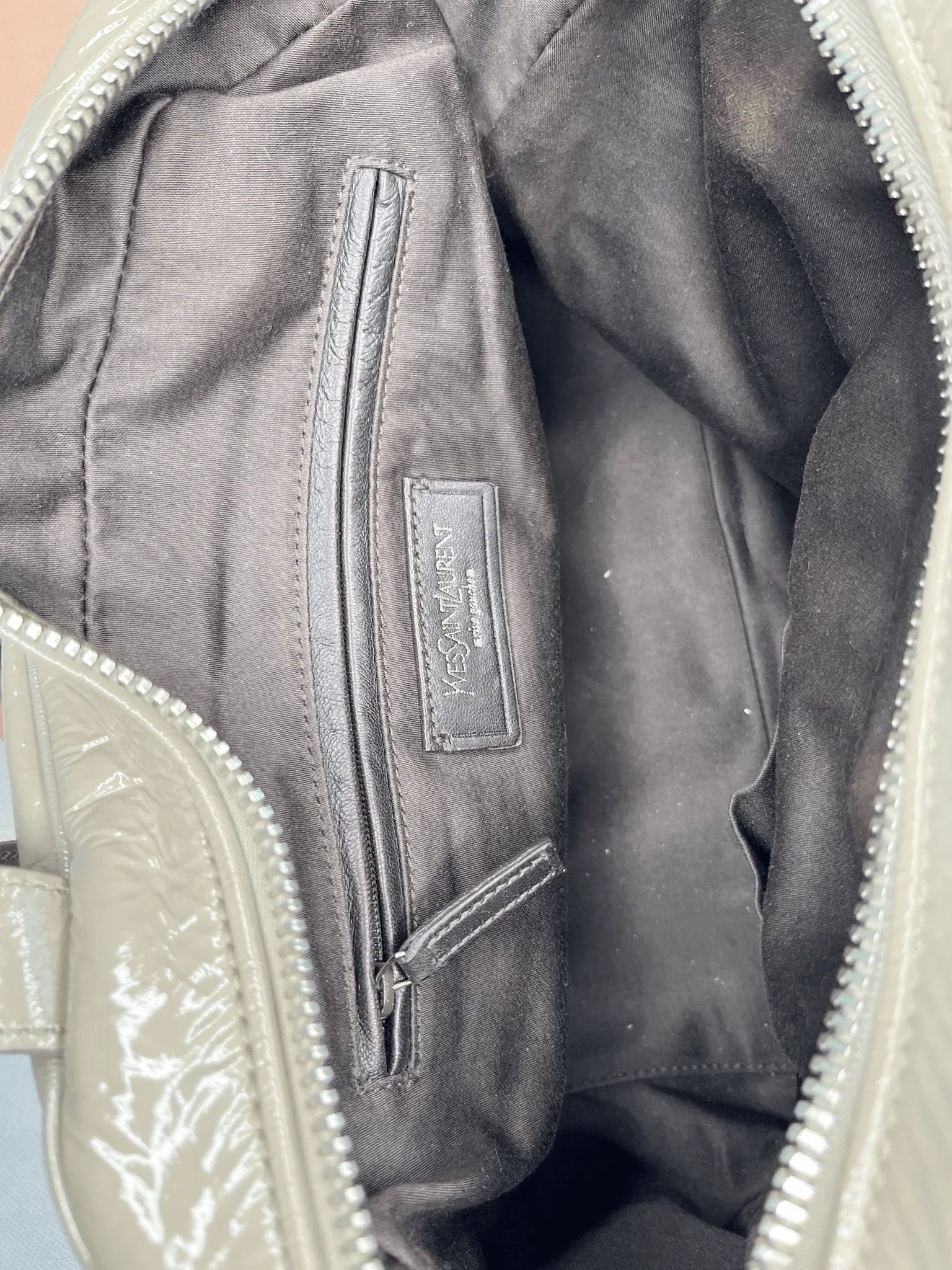 Leather Patent Bow Shoulder Tote Bag - Endless - UAE Rental and Resale for Women's Fashion