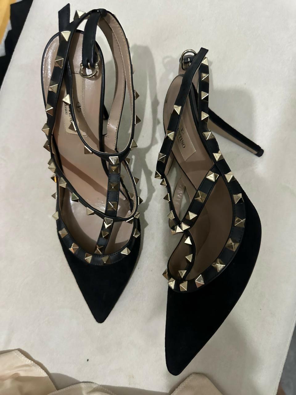 Leather Rockstud Pointed Toe Ankle Strap Sandals - Endless - UAE Rental and Resale for Women's Fashion
