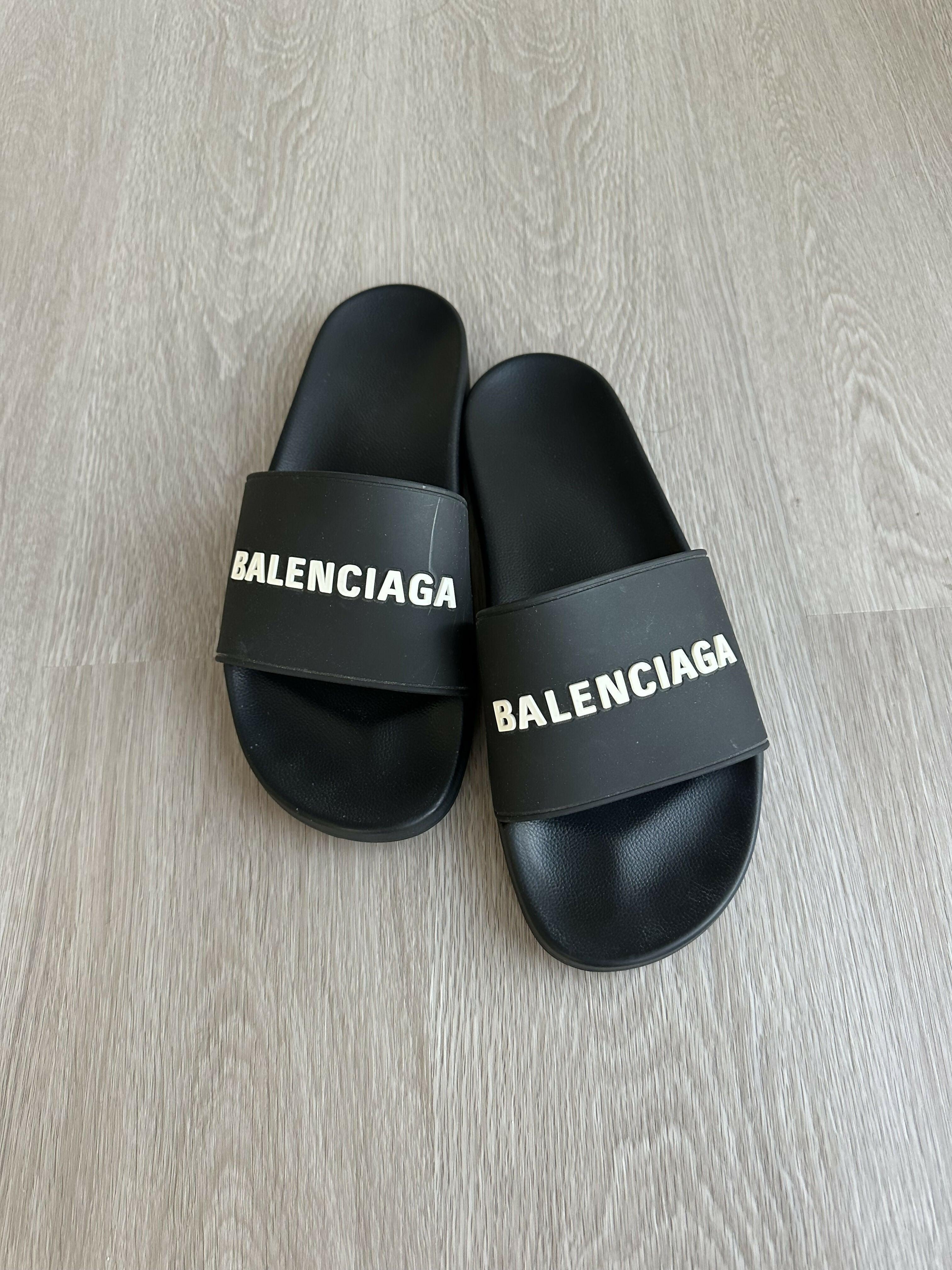 Logo Pool Slides in Black & White - Endless - UAE Rental and Resale for Women's Fashion
