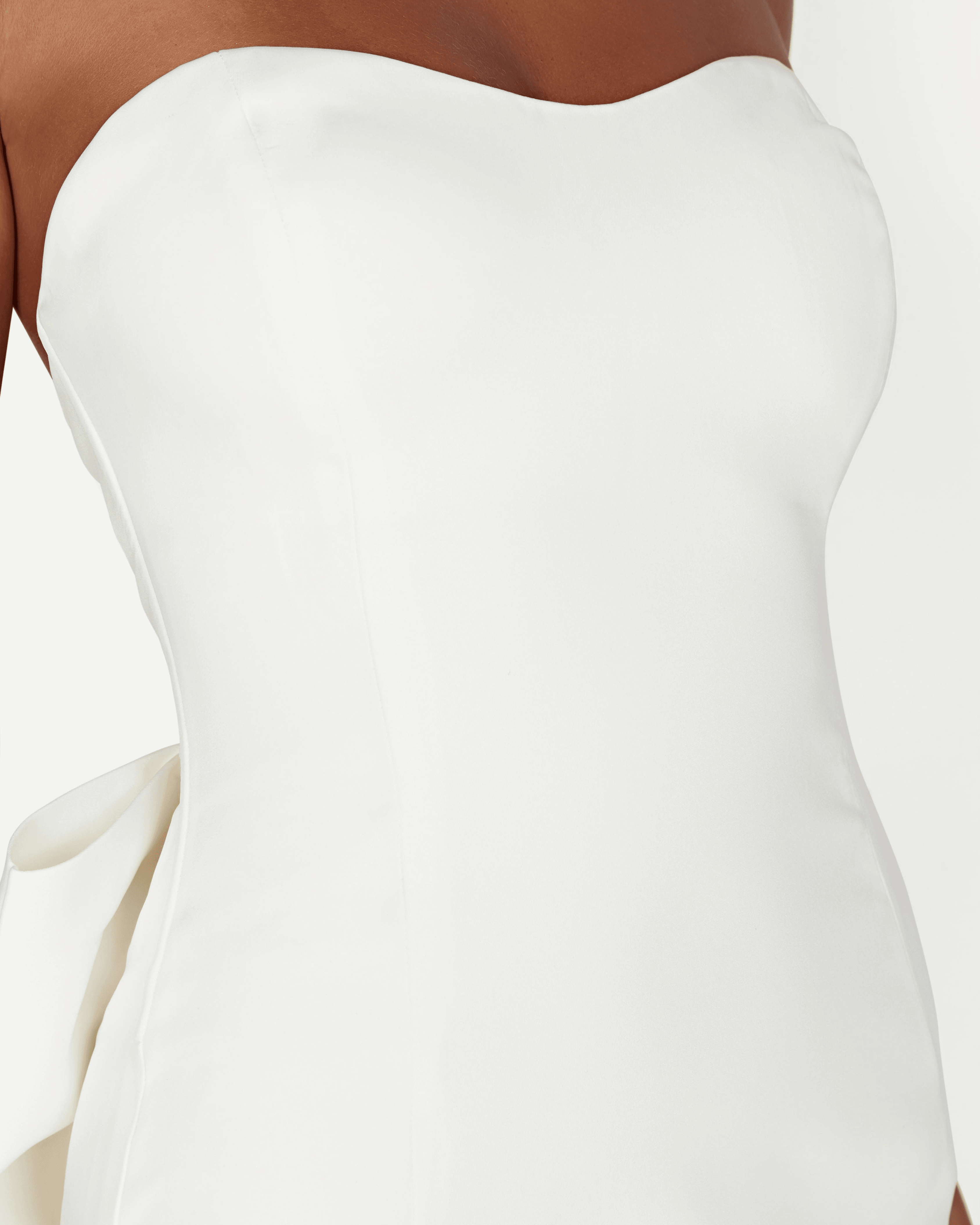 Meredith Strapless Bow Mini Dress - Endless - UAE Rental and Resale for Women's Fashion