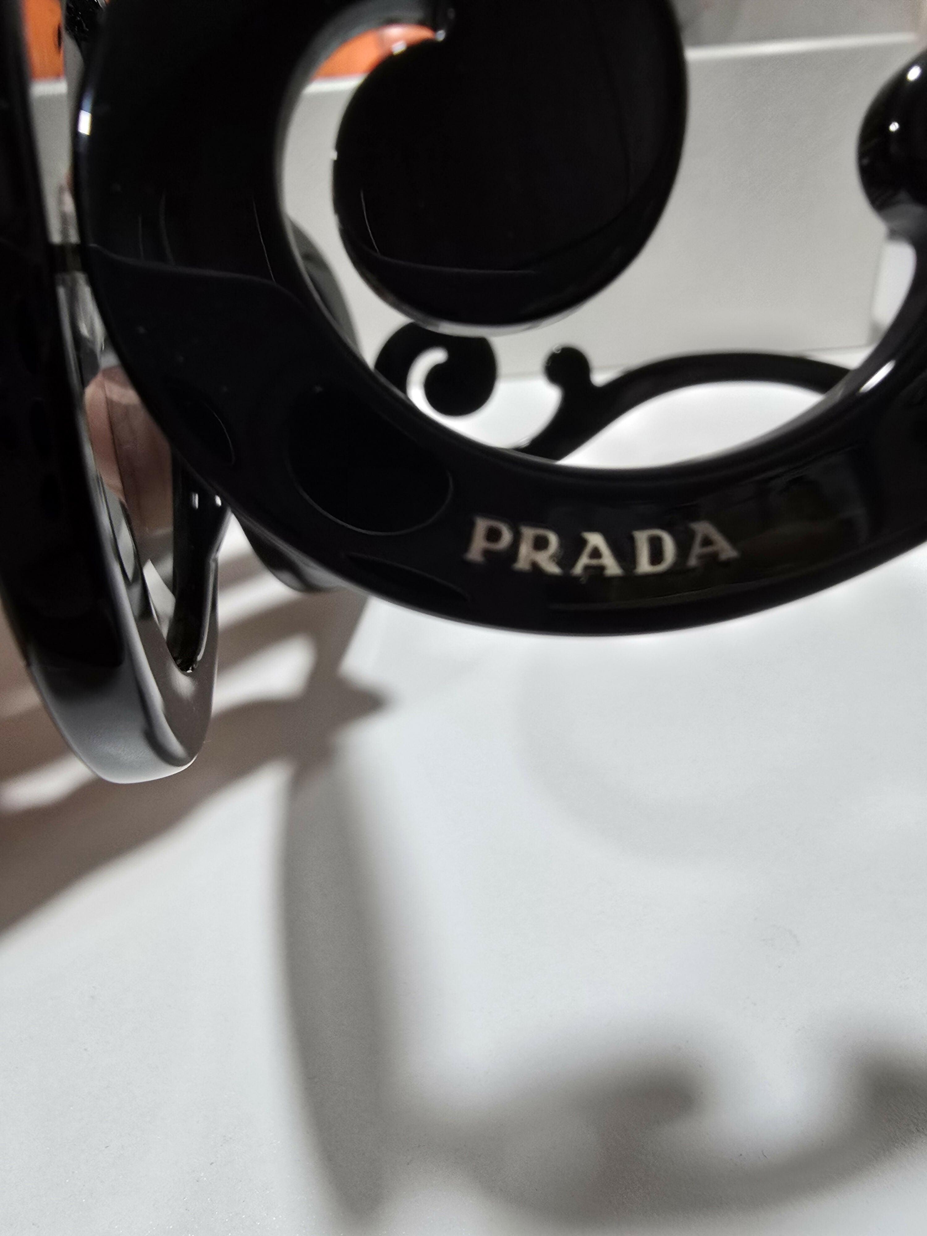 Minimal Baroque Round Sunglasses - Endless - UAE Rental and Resale for Women's Fashion