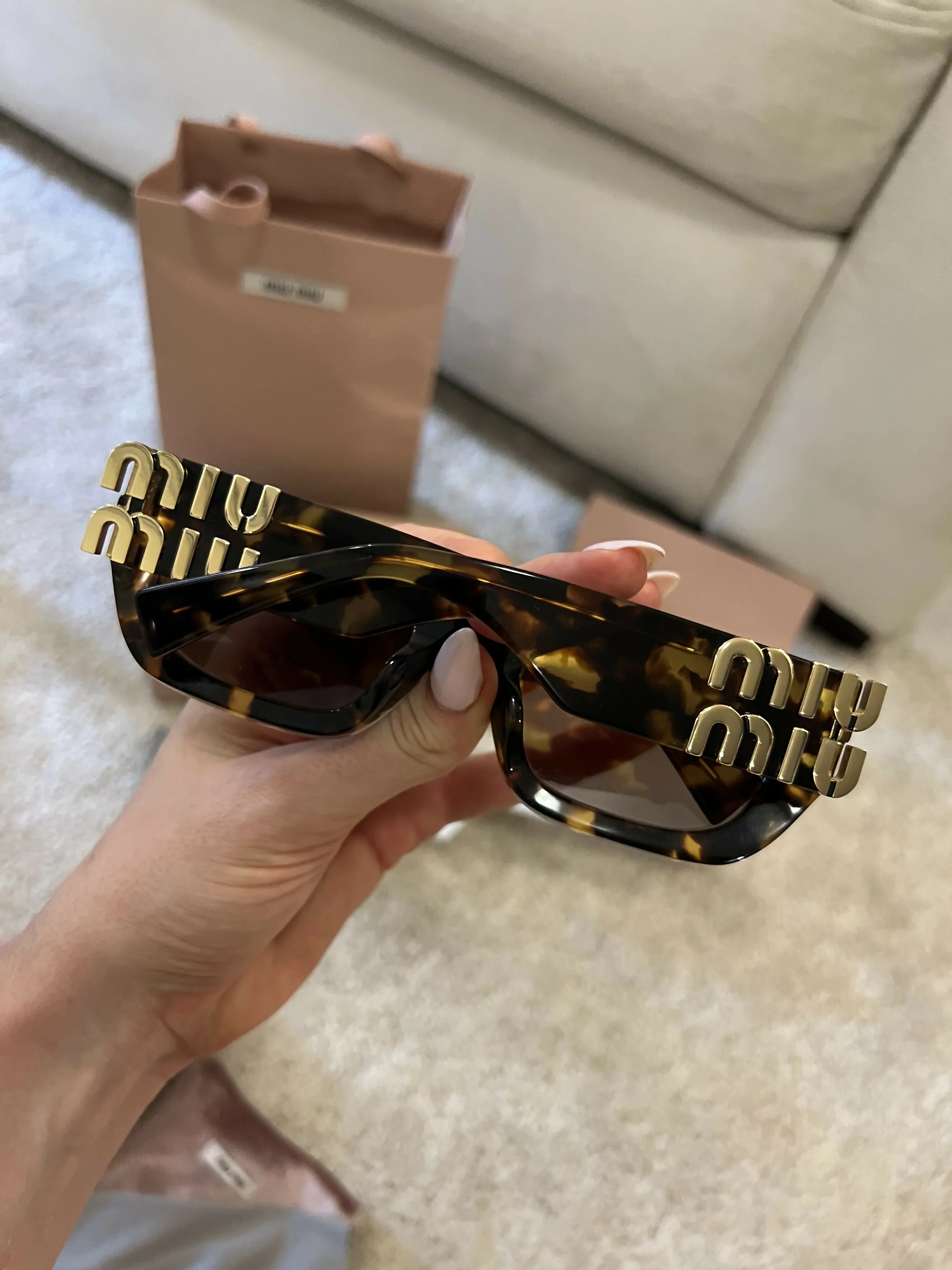 Miu Glimpse Sunglasses - Endless - UAE Rental and Resale for Women's Fashion