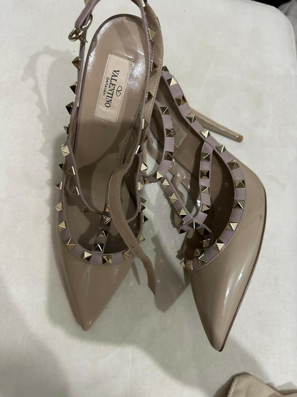 Rockstud 100 Caged Pumps in Patent Leather - Endless - UAE Rental and Resale for Women's Fashion