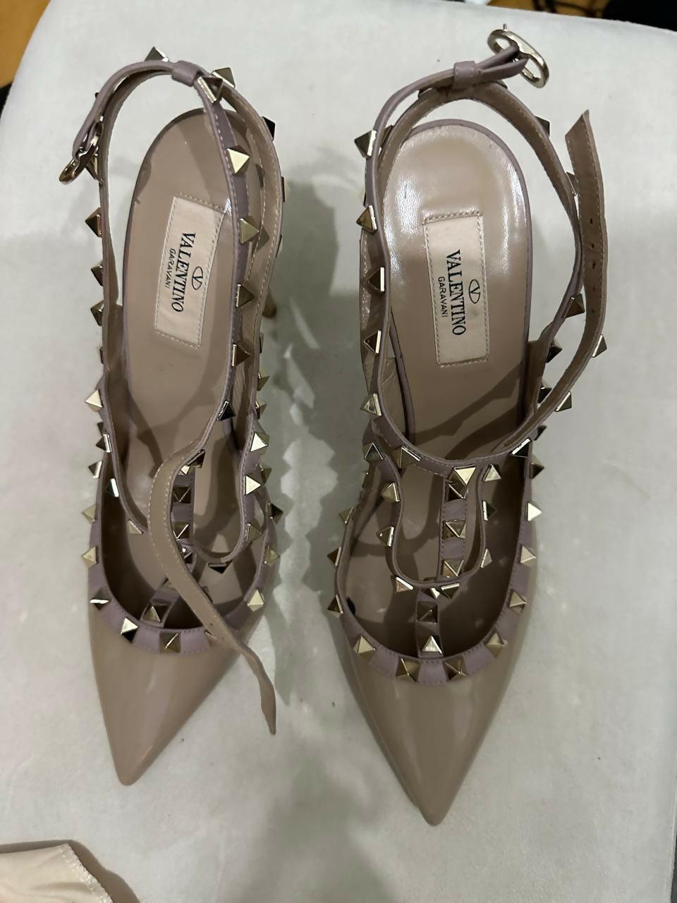 Rockstud 100 Caged Pumps in Patent Leather - Endless - UAE Rental and Resale for Women's Fashion