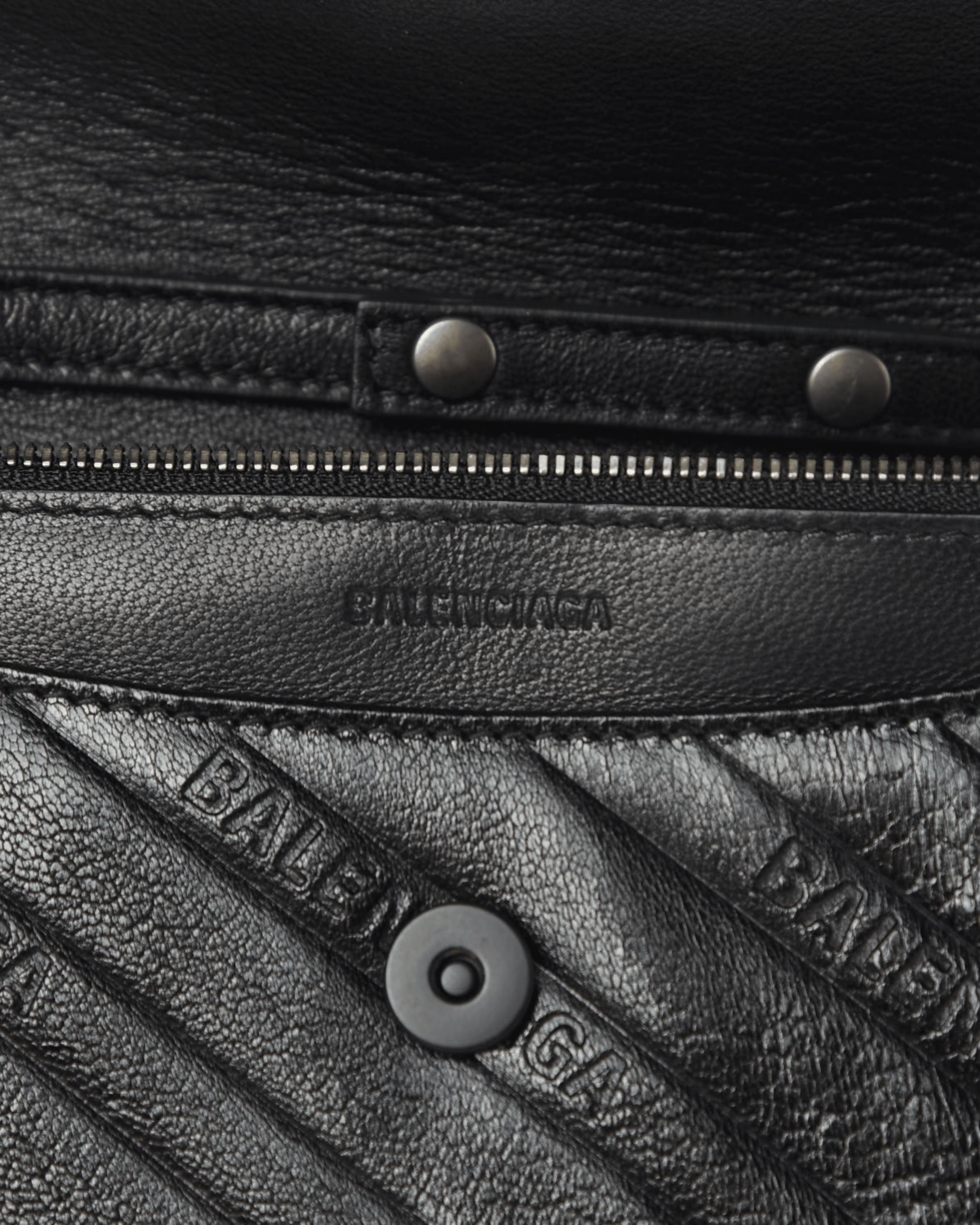 Shiny Goatskin Logo Embossed Monochrome BB Chain Wallet Black - Endless - UAE Rental and Resale for Women's Fashion