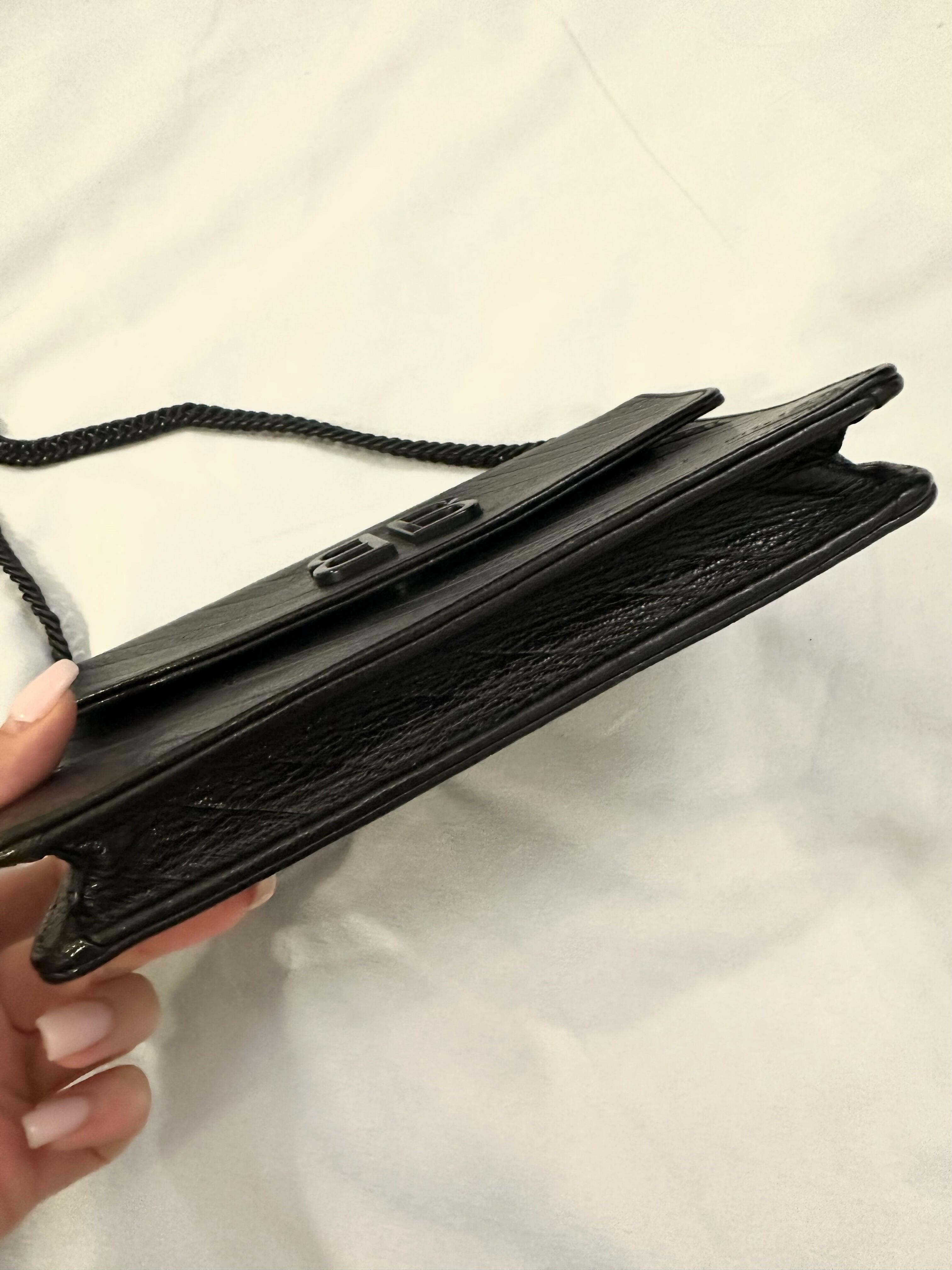 Shiny Goatskin Logo Embossed Monochrome BB Chain Wallet Black - Endless - UAE Rental and Resale for Women's Fashion