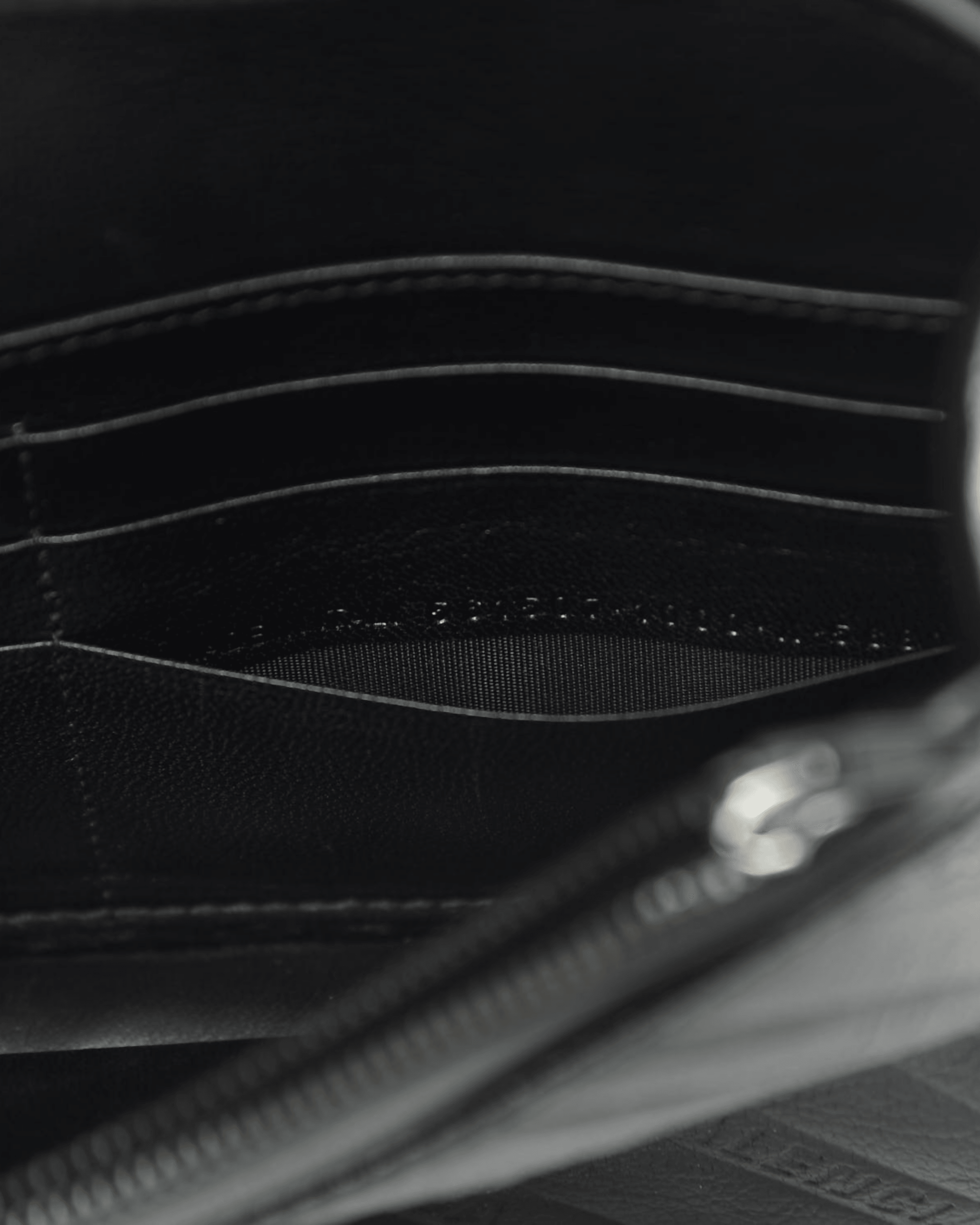 Shiny Goatskin Logo Embossed Monochrome BB Chain Wallet Black - Endless - UAE Rental and Resale for Women's Fashion