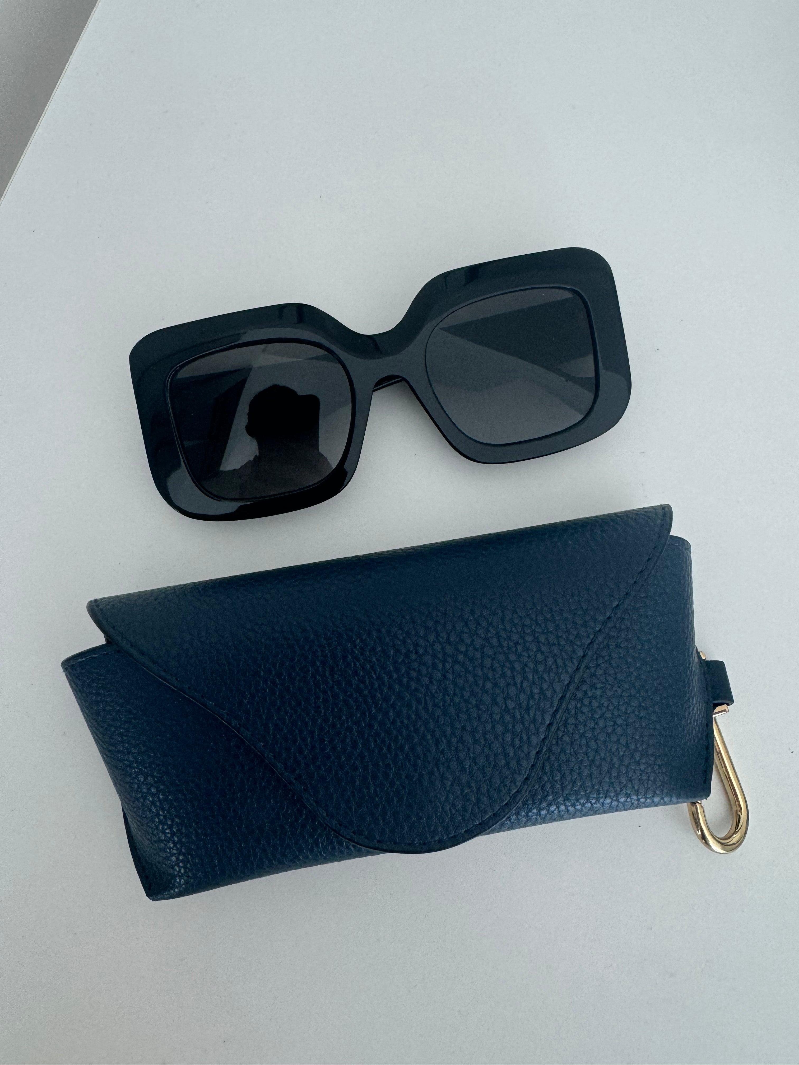 Square Anagram Sunglasses Black - Endless - UAE Rental and Resale for Women's Fashion