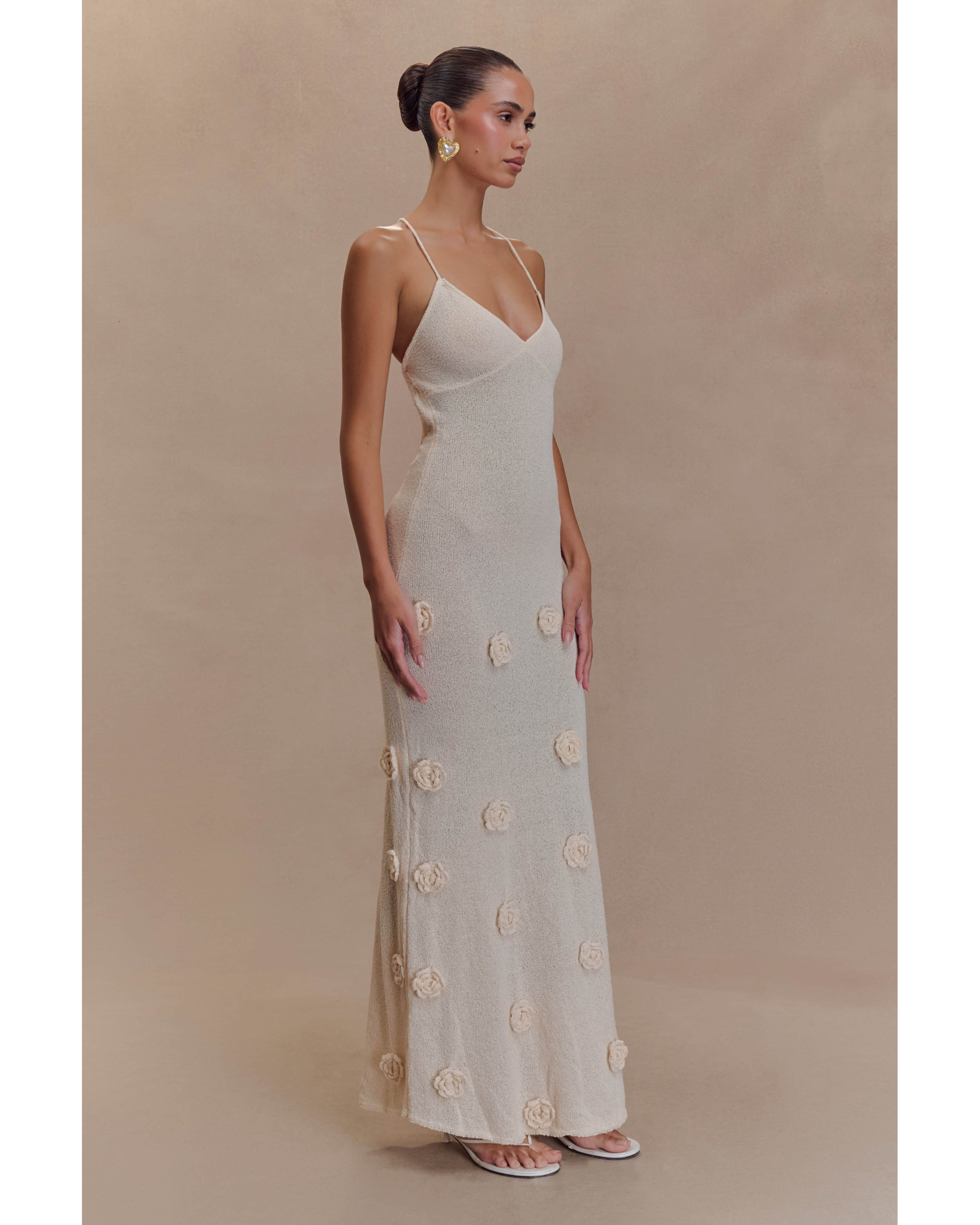 Suki Knit Maxi Dress With Flowers - Endless - UAE Rental and Resale for Women's Fashion