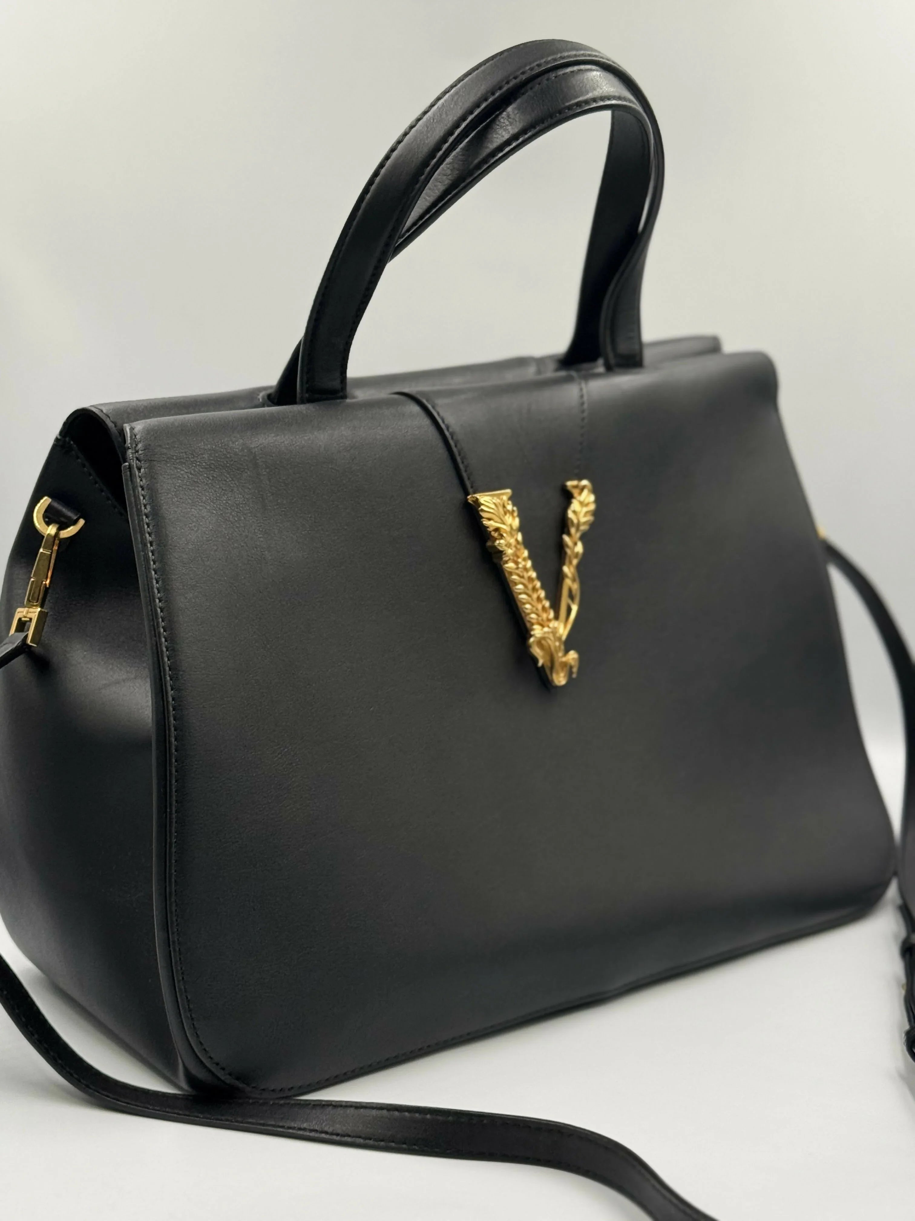 Virtus Leather 2 Way Handbag - Endless - UAE Rental and Resale for Women's Fashion