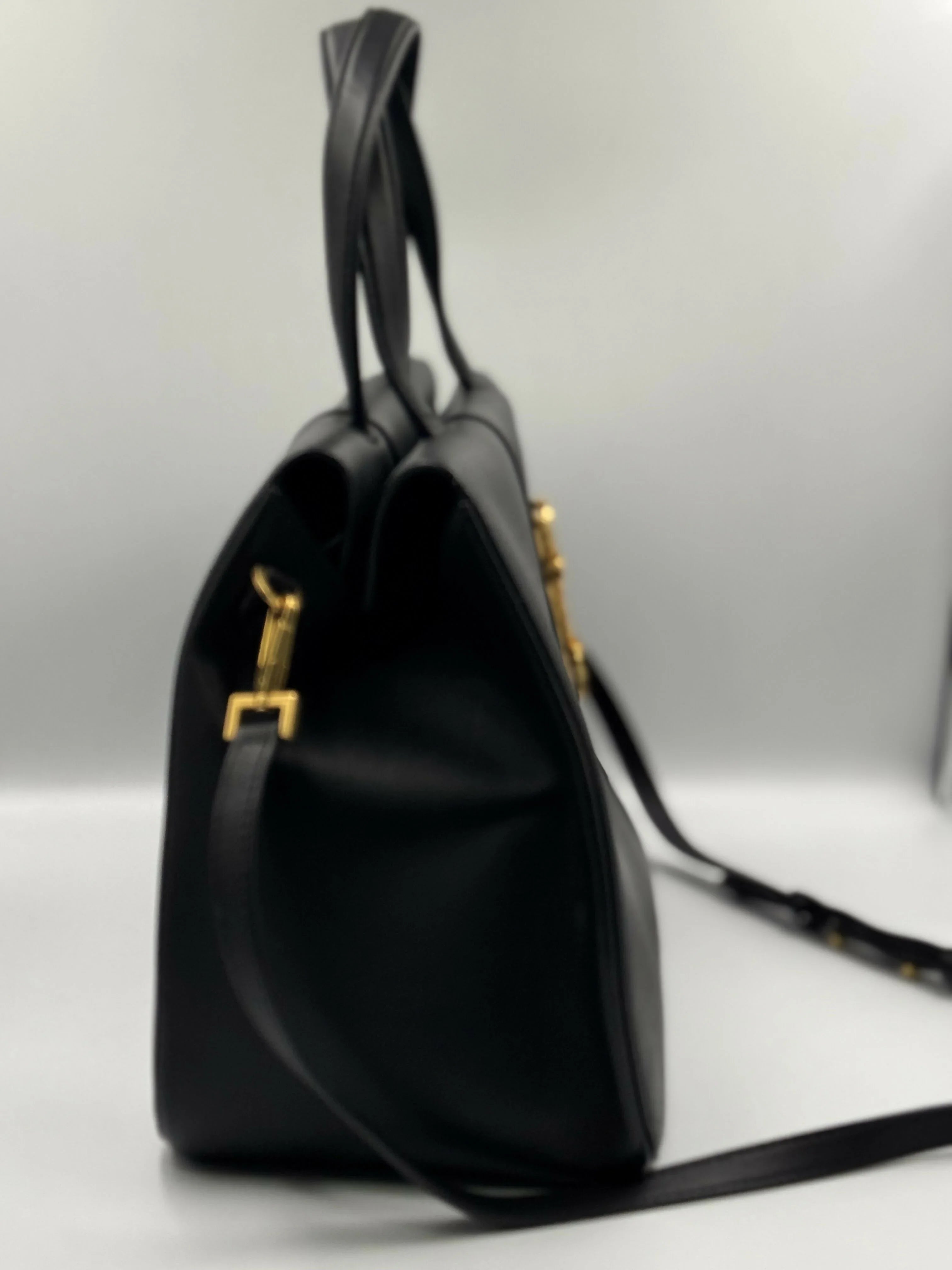 Virtus Leather 2 Way Handbag - Endless - UAE Rental and Resale for Women's Fashion