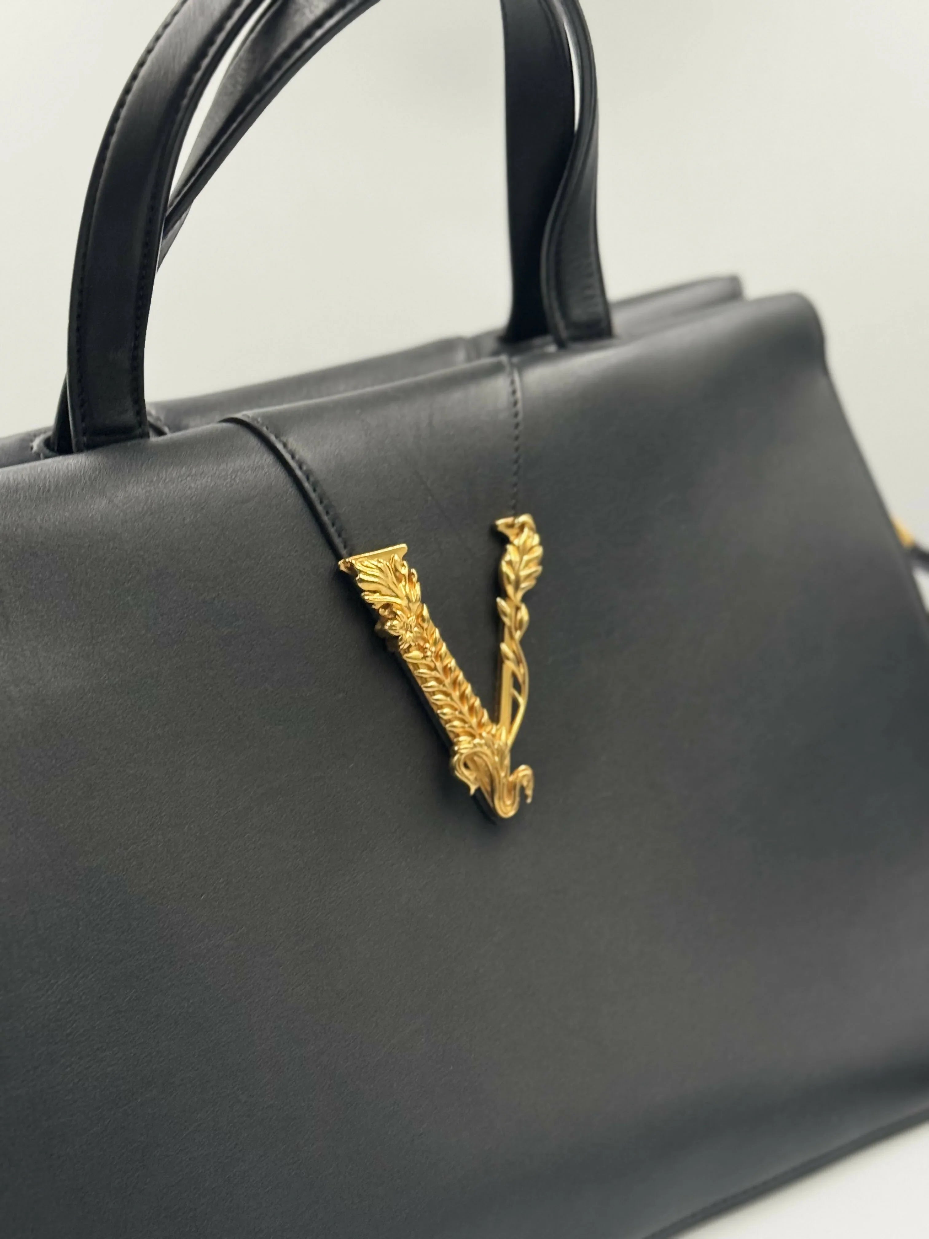 Virtus Leather 2 Way Handbag - Endless - UAE Rental and Resale for Women's Fashion