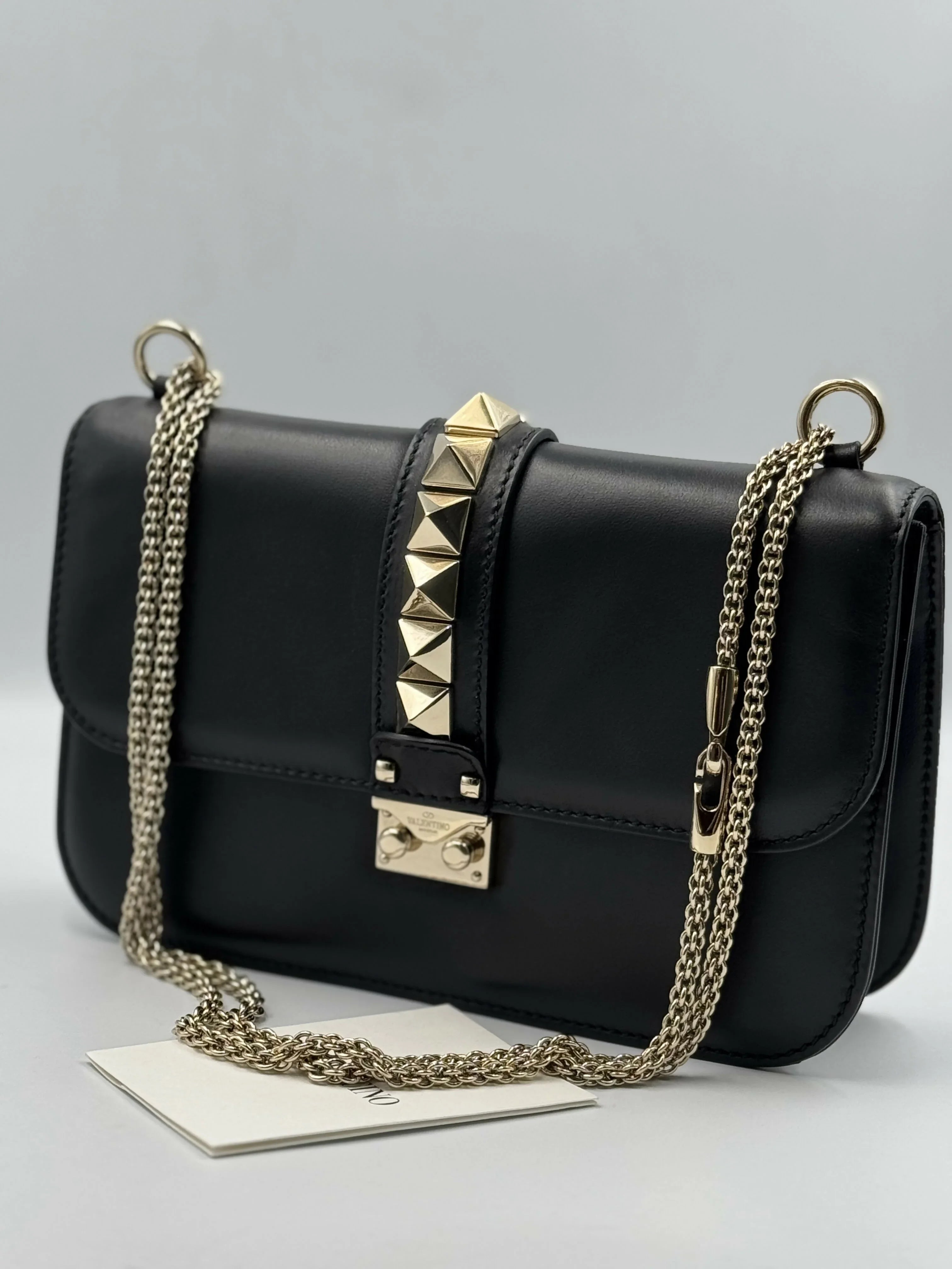 Vitello Medium Glam Lock Rockstud Flap Black - Endless - UAE Rental and Resale for Women's Fashion