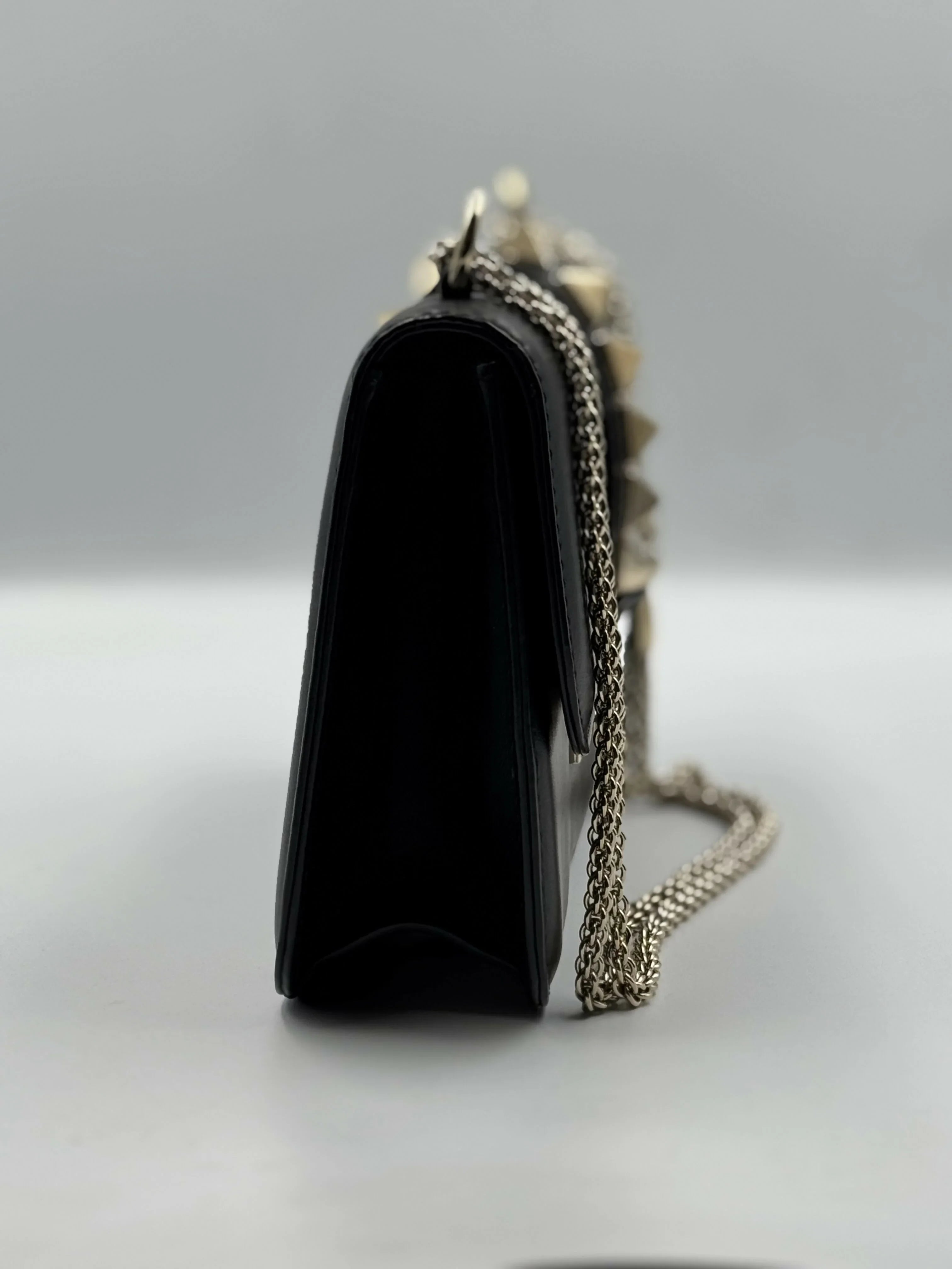 Vitello Medium Glam Lock Rockstud Flap Black - Endless - UAE Rental and Resale for Women's Fashion