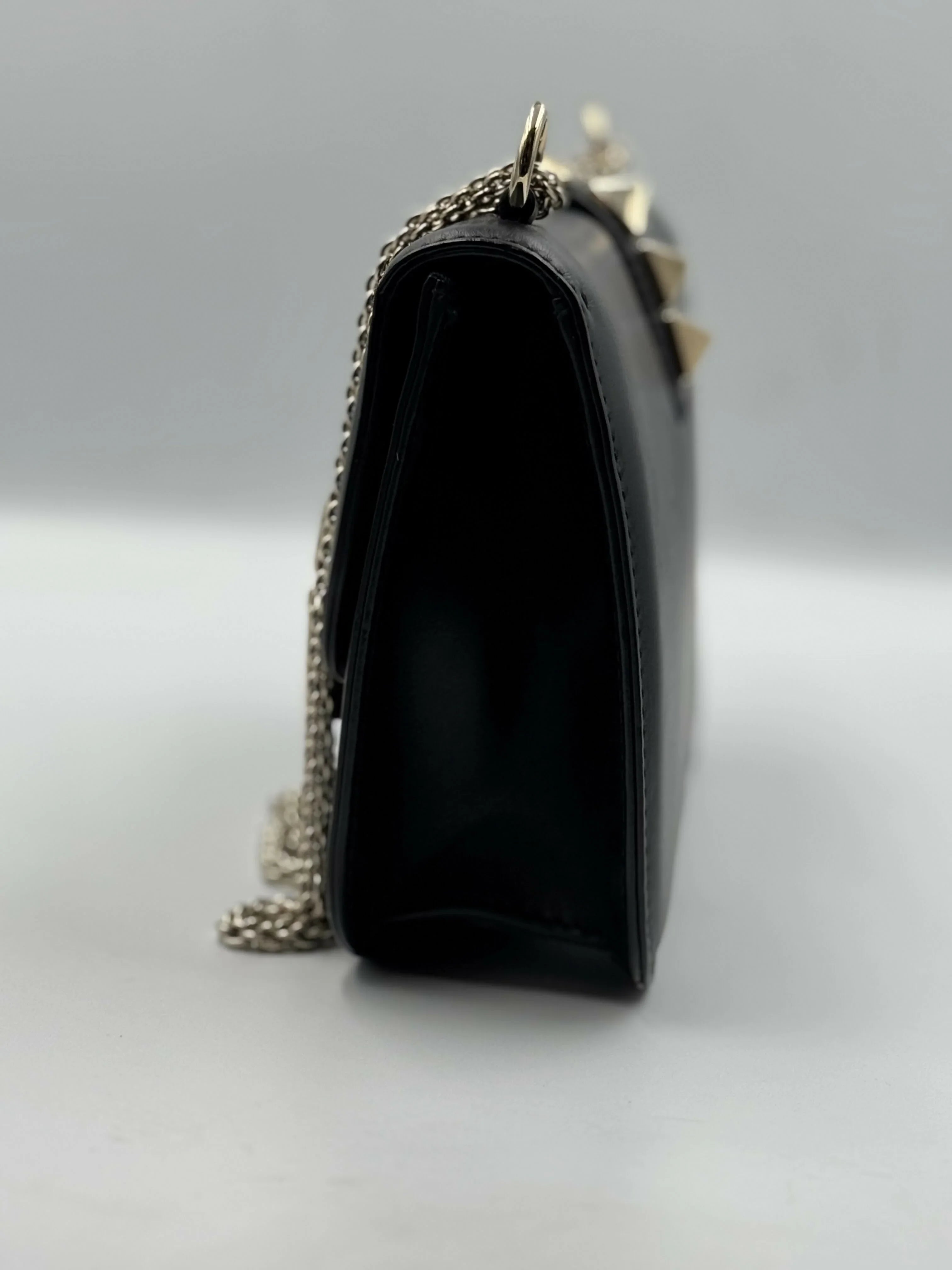 Vitello Medium Glam Lock Rockstud Flap Black - Endless - UAE Rental and Resale for Women's Fashion