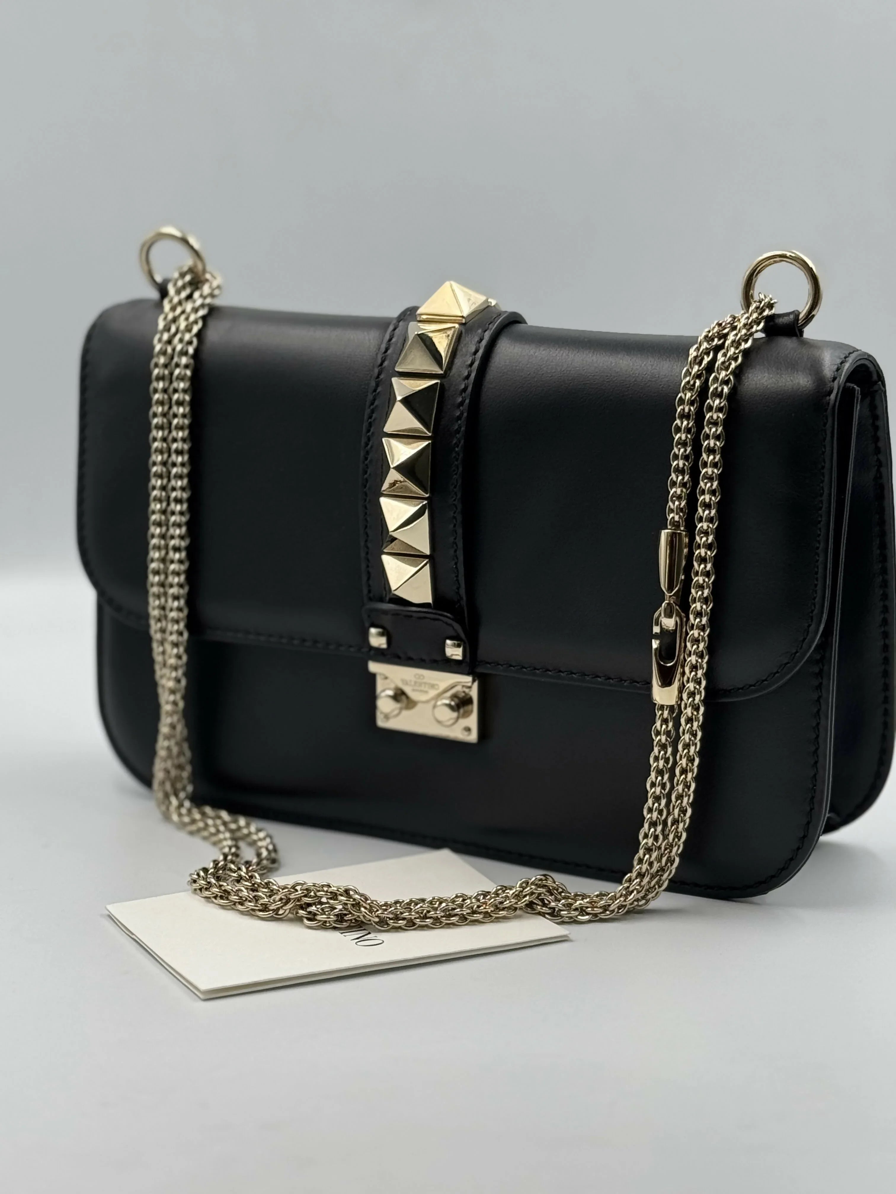 Vitello Medium Glam Lock Rockstud Flap Black - Endless - UAE Rental and Resale for Women's Fashion