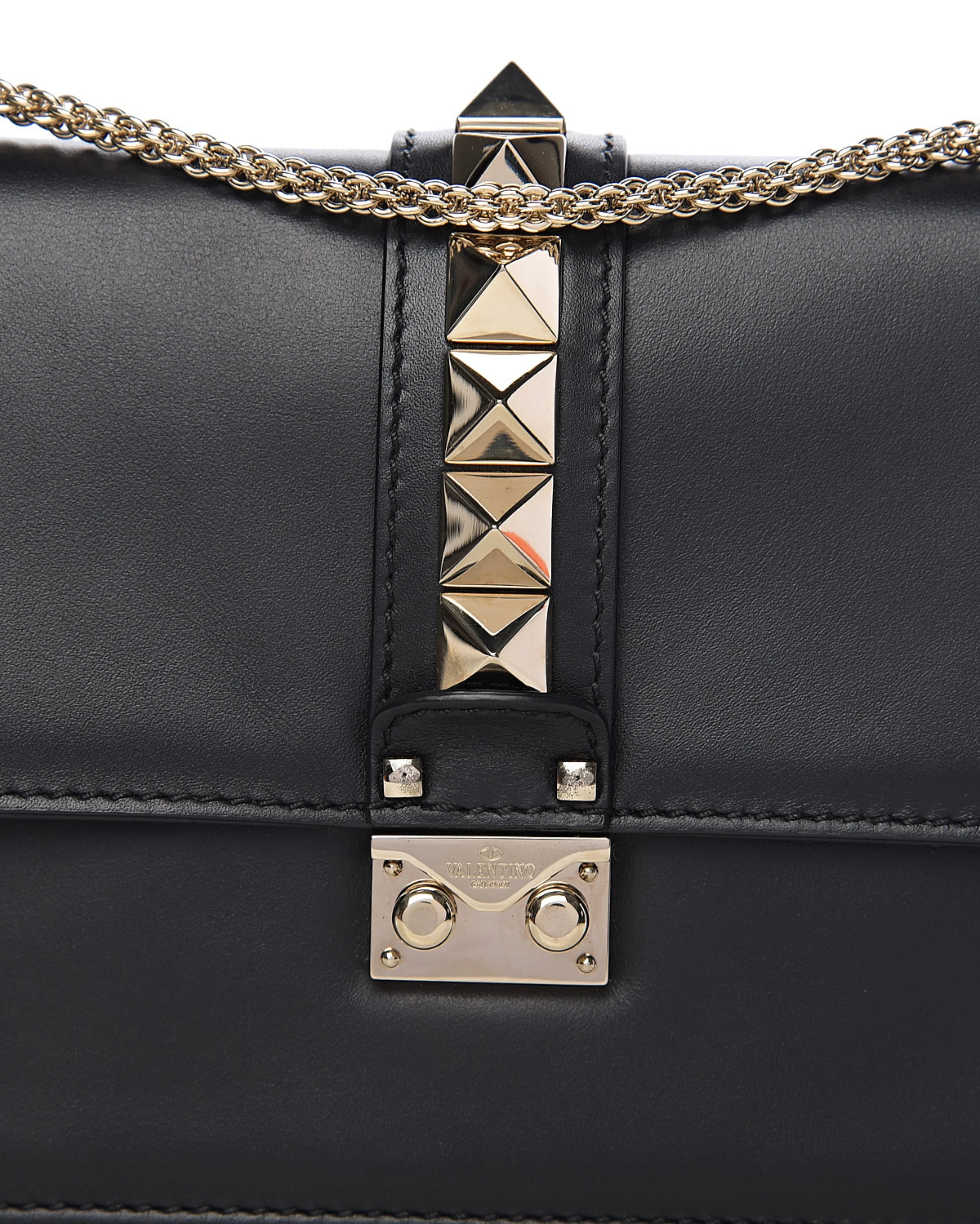 Vitello Medium Glam Lock Rockstud Flap Black - Endless - UAE Rental and Resale for Women's Fashion