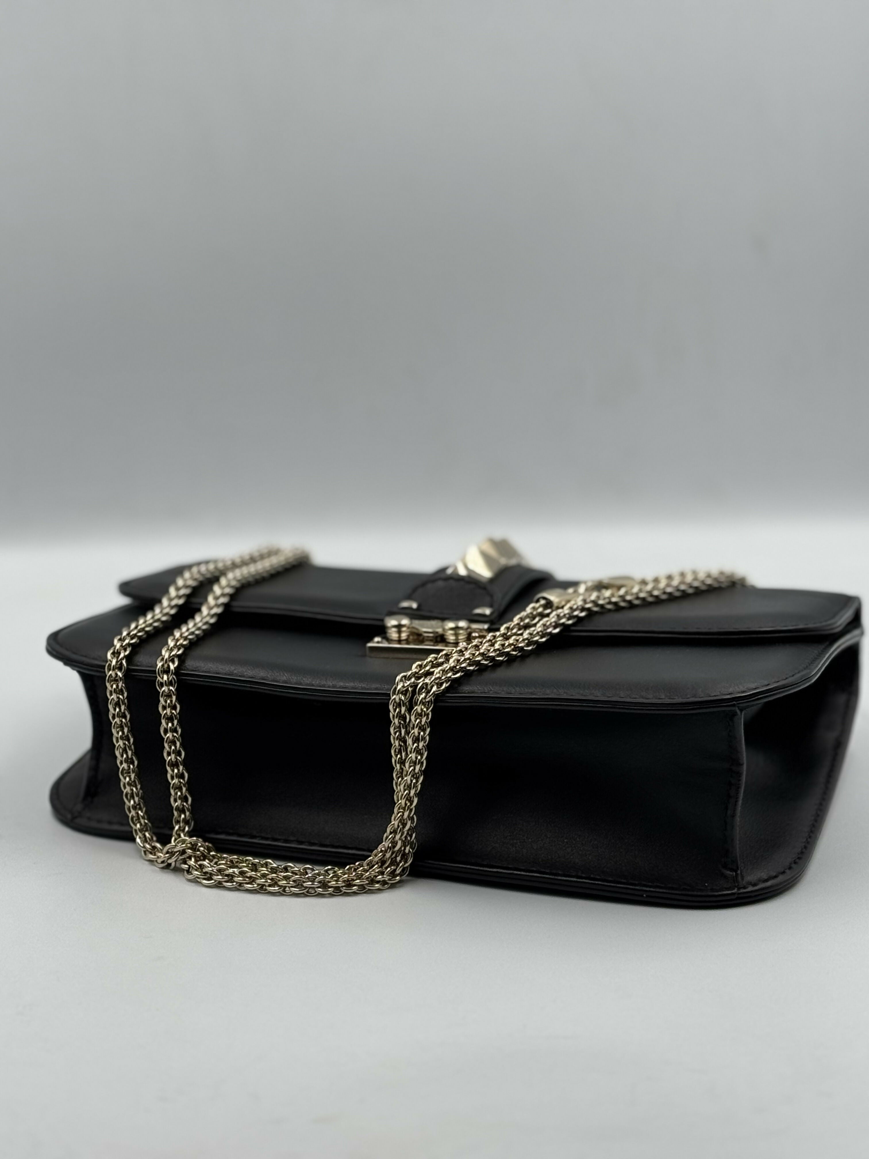 Vitello Medium Glam Lock Rockstud Flap Black - Endless - UAE Rental and Resale for Women's Fashion