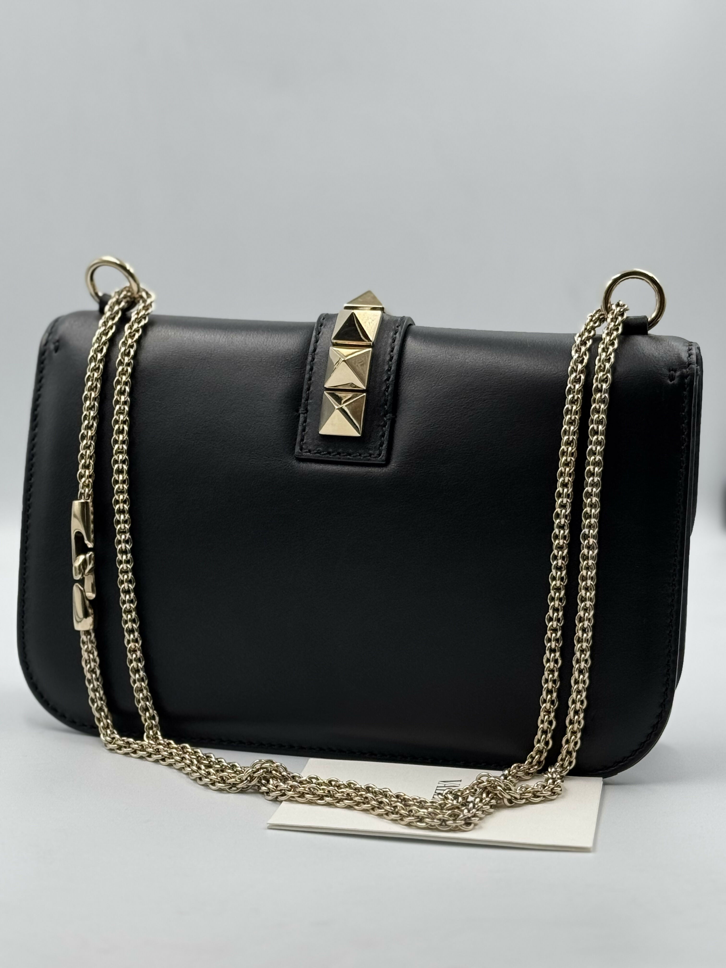 Vitello Medium Glam Lock Rockstud Flap Black - Endless - UAE Rental and Resale for Women's Fashion