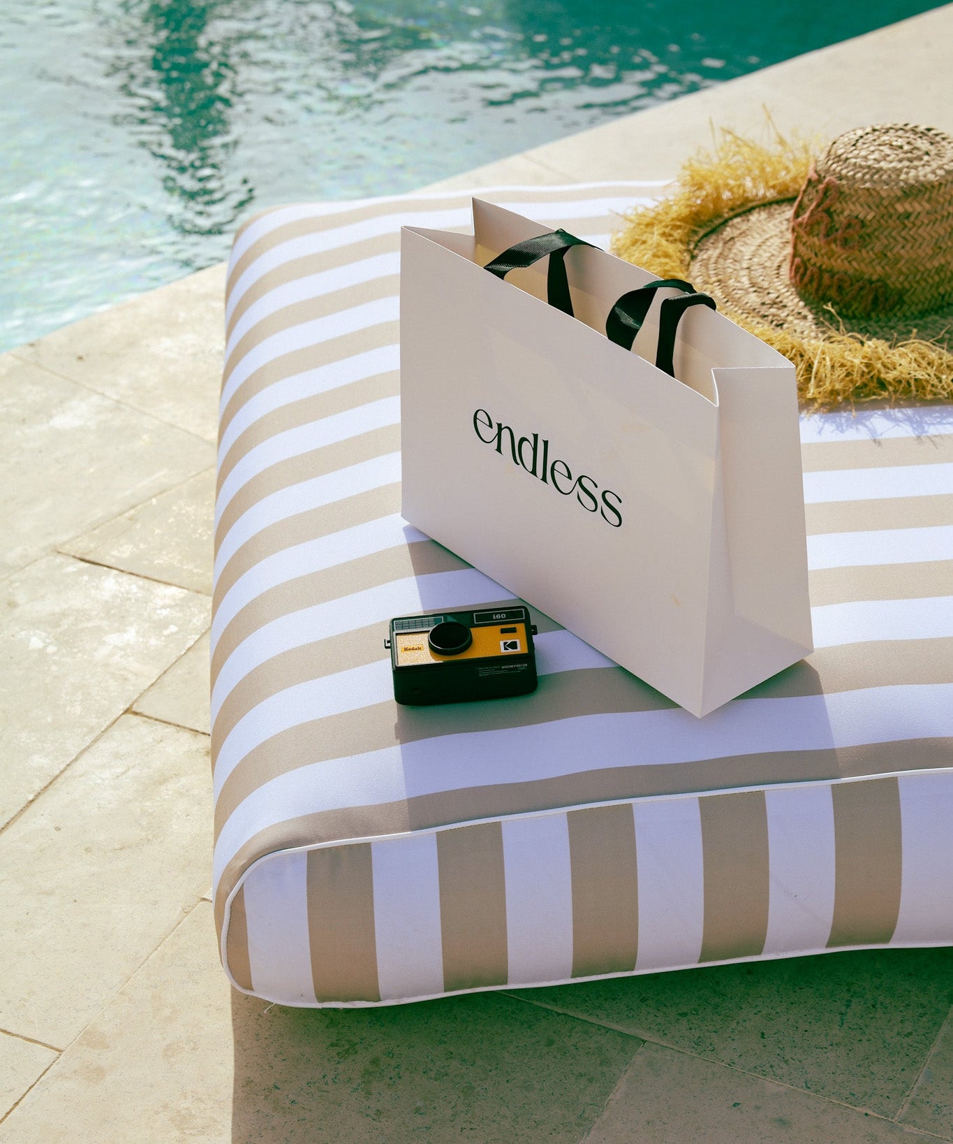 Packing Light for Dubai: Rent Clothes When You Land