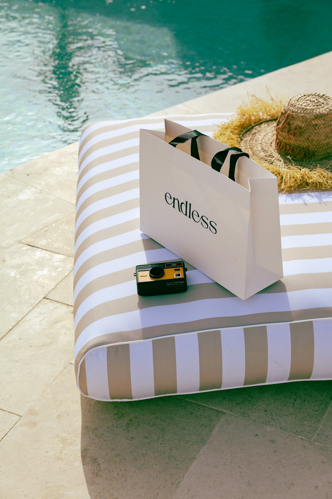 Packing Light for Dubai: Rent Clothes When You Land