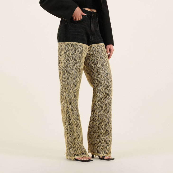 Two-tone wave pattern straight leg denim jeans in beige and black with black panel waist — Quab | Endless UAE
