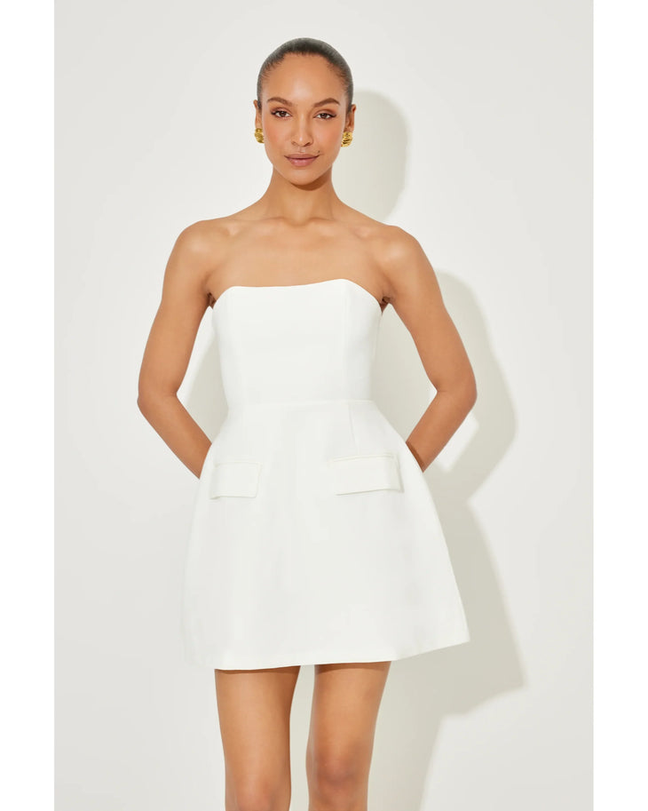 Woman wearing a white strapless dress with pockets and a flared skirt — Odd Muse | Endless UAE