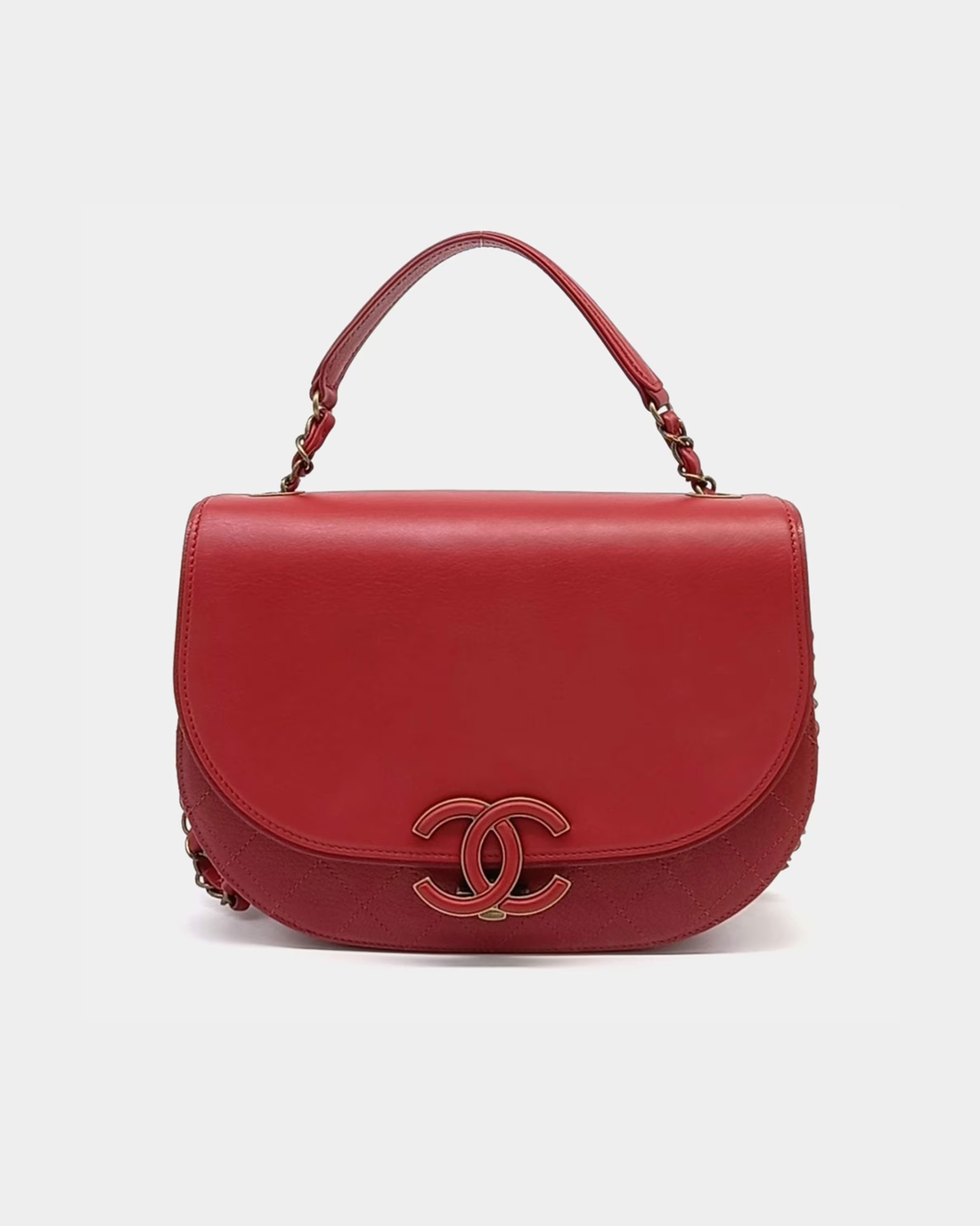 Red leather curved messenger bag with interlocking CC logo detail — Chanel | Endless UAE