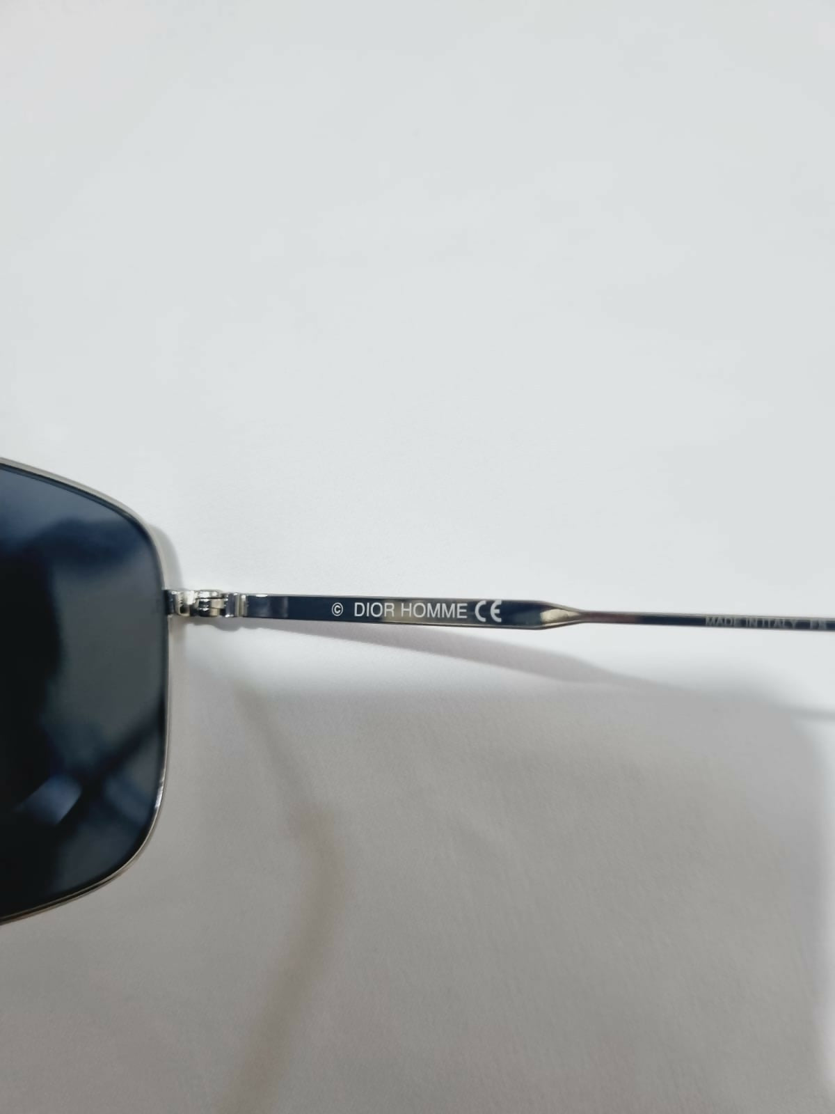 Dior Homme 0220S Navigator-style sunglasses with metal frame detail — Dior | Endless UAE