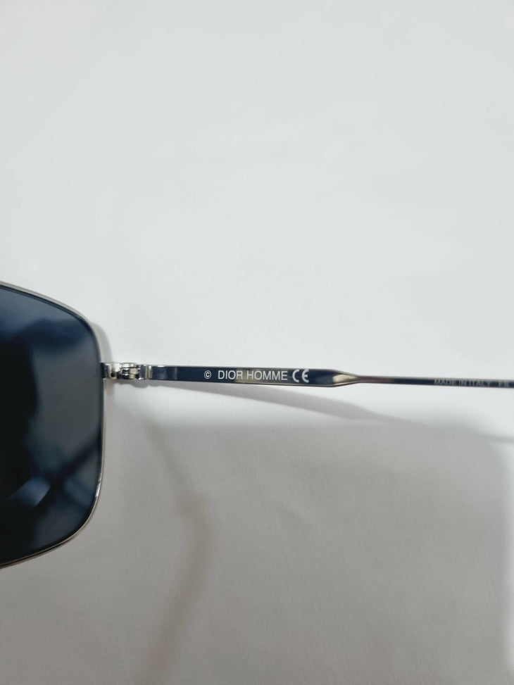 Dior Homme 0220S Navigator-style sunglasses with metal frame detail — Dior | Endless UAE