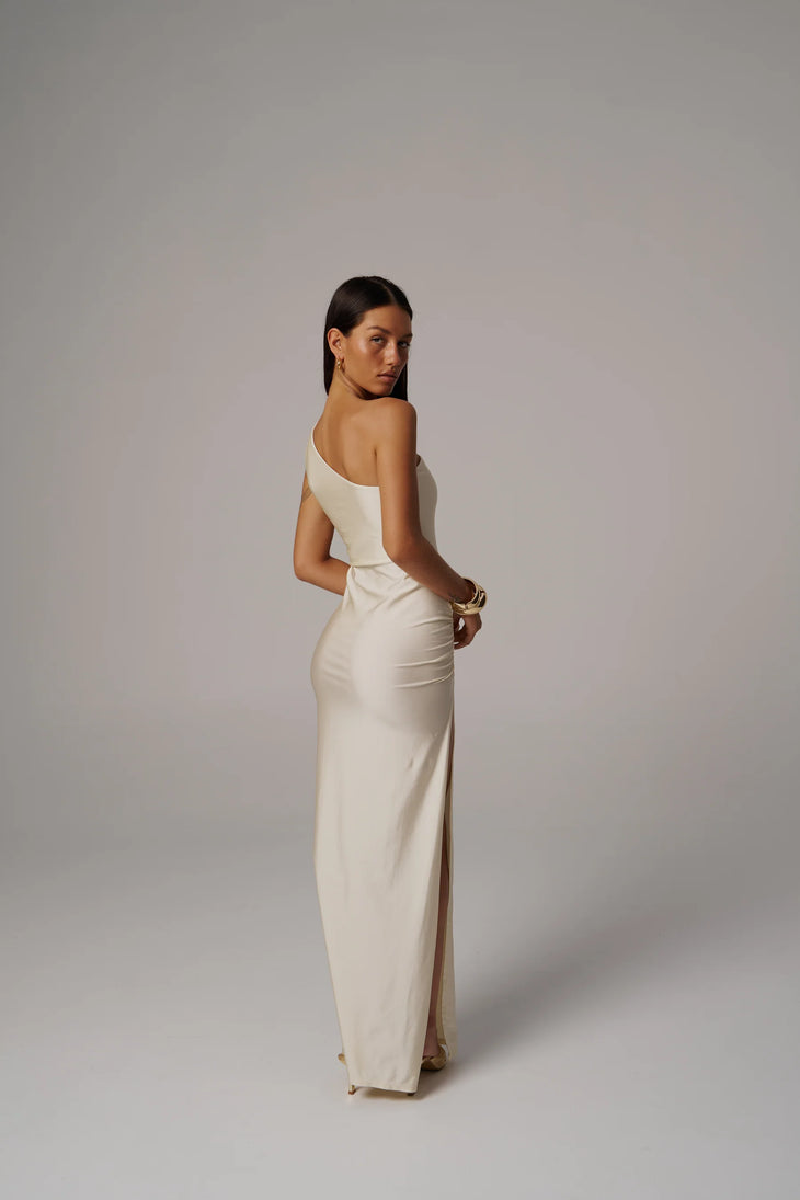 Ophelia Dress in cream, one-shoulder ruched maxi with high slit — Sakuranna | Endless UAE