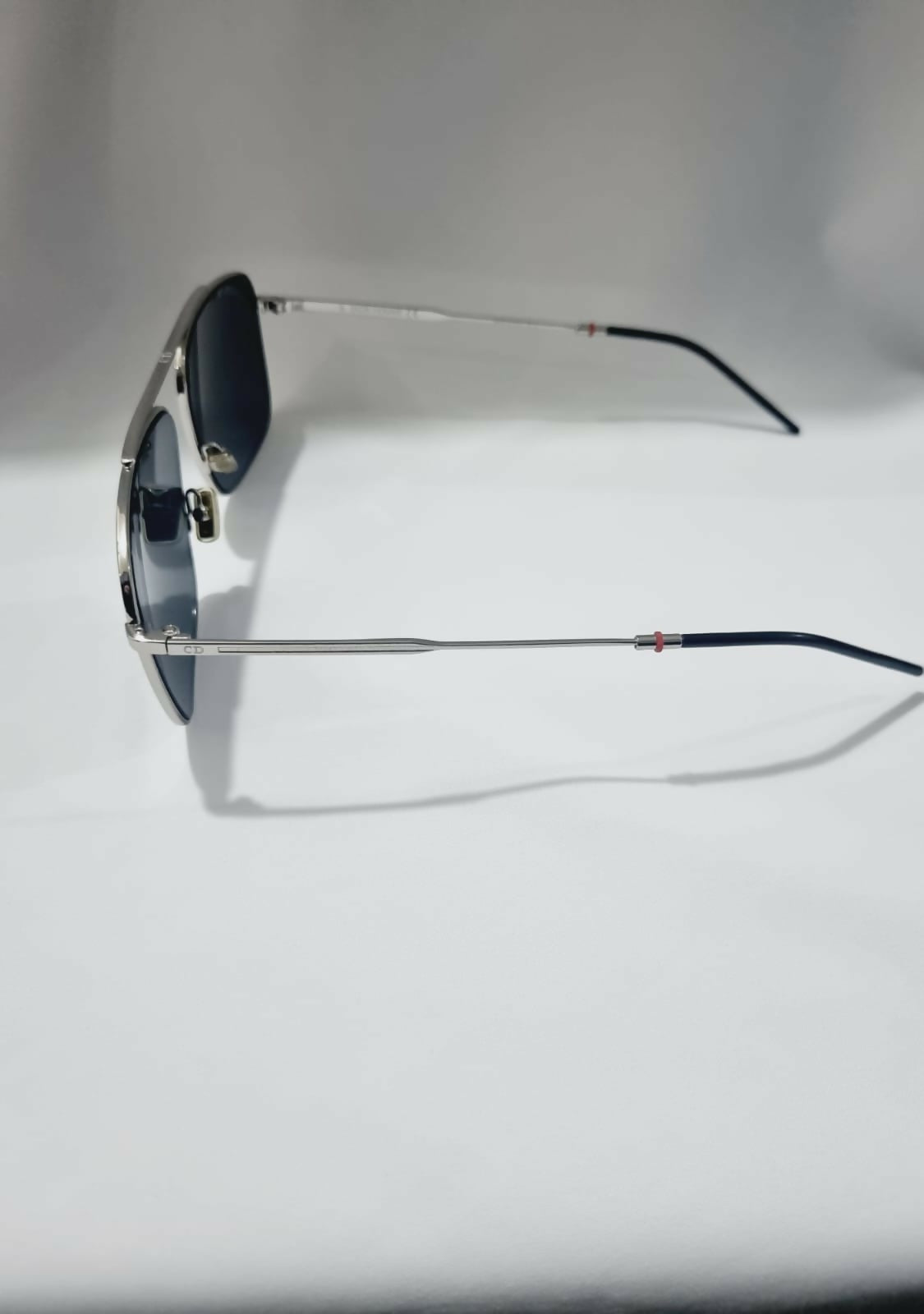 Dior Homme 0220S Navigator-style sunglasses with metal frame detail — Dior | Endless UAE
