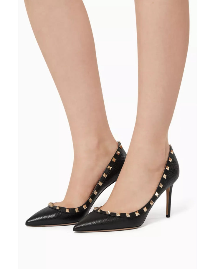 Black leather pointed-toe pumps with signature gold rockstud trim — Valentino Garavani | Endless UAE