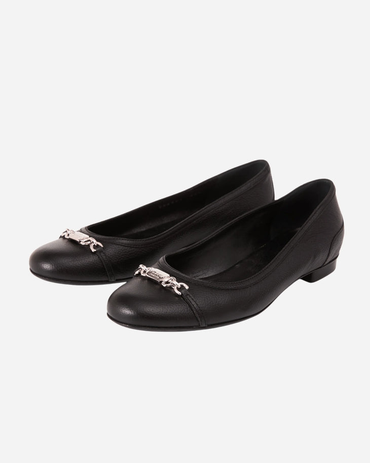 Black leather ballet flat with gold chain link accent on toe — Gucci | Endless UAE