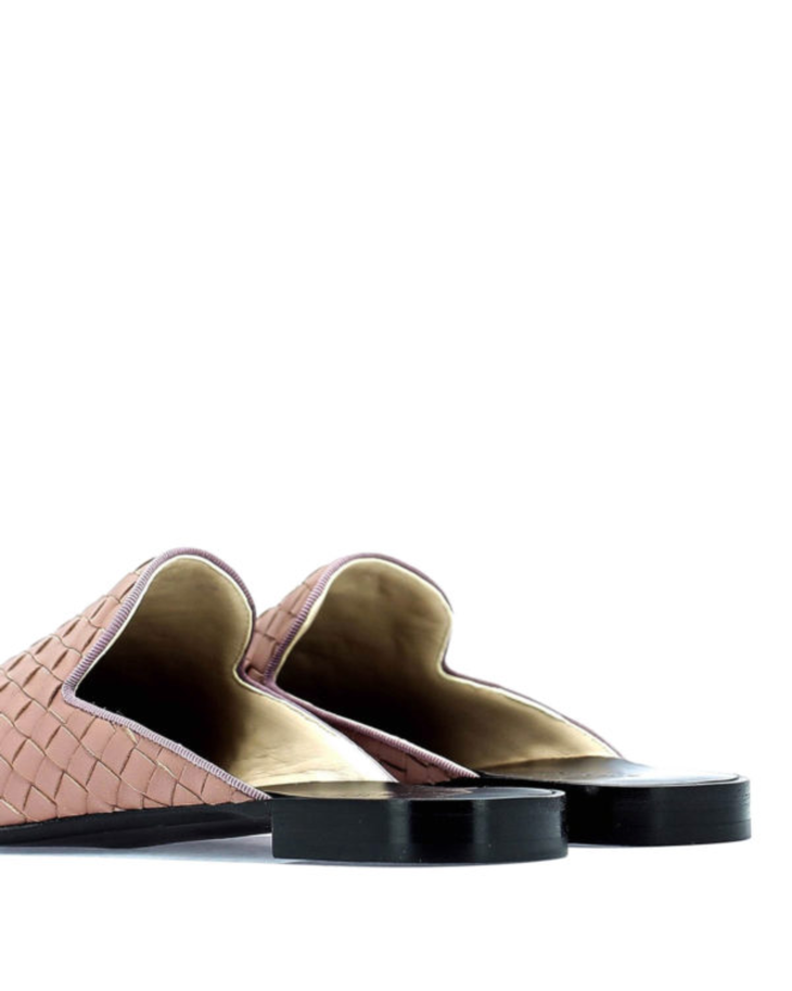 Fiandra Intrecciato Nappa Slippers in pink with black heel — Bottega Veneta | Endless UAE