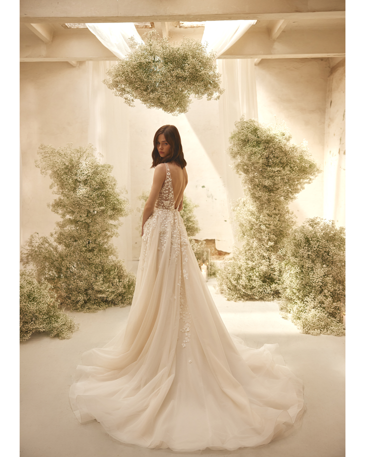 Agnes Dress in ivory with delicate lace bodice and flowing tulle skirt — Ria Tener | Endless UAE